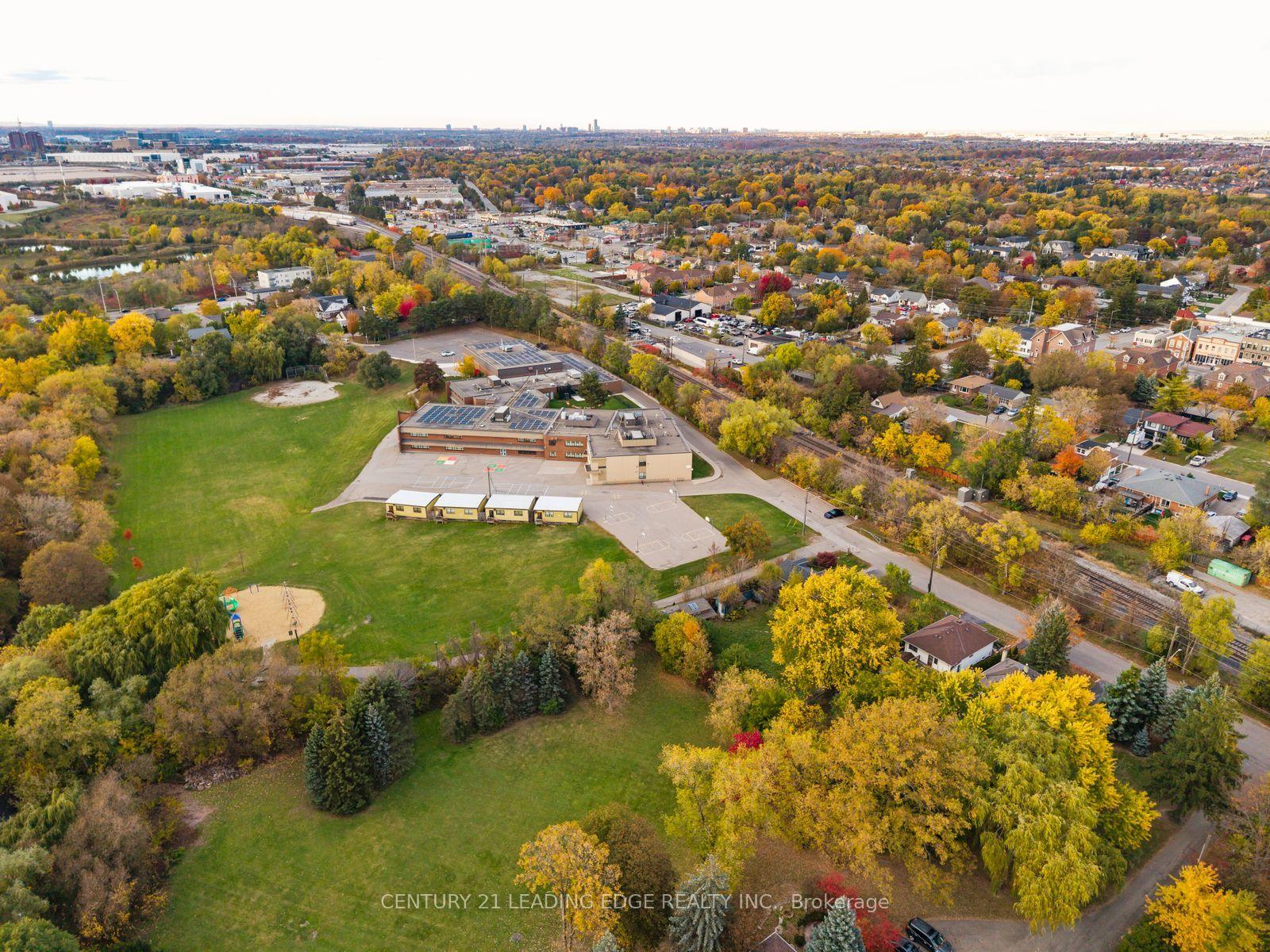 Photo 7 of 58 Rutledge Road, Mississauga, Streetsville — HOMEH