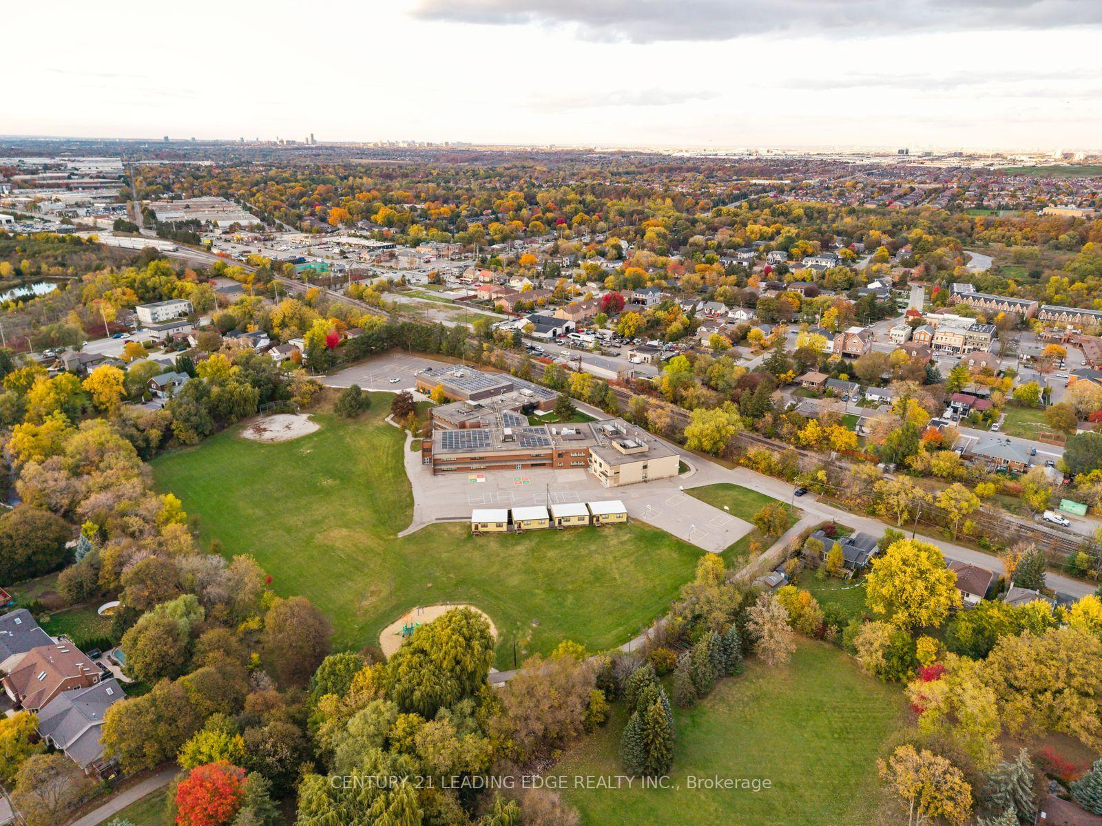 Photo 14 of 58 Rutledge Road, Mississauga, Streetsville — HOMEH