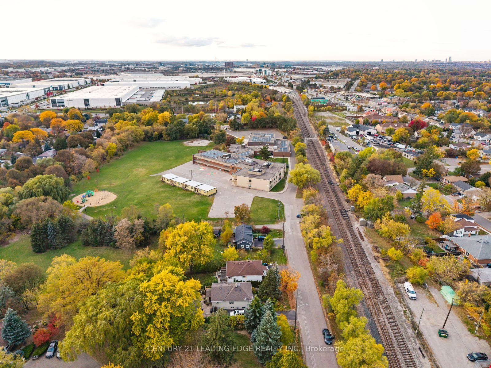 Photo 17 of 58 Rutledge Road, Mississauga, Streetsville — HOMEH