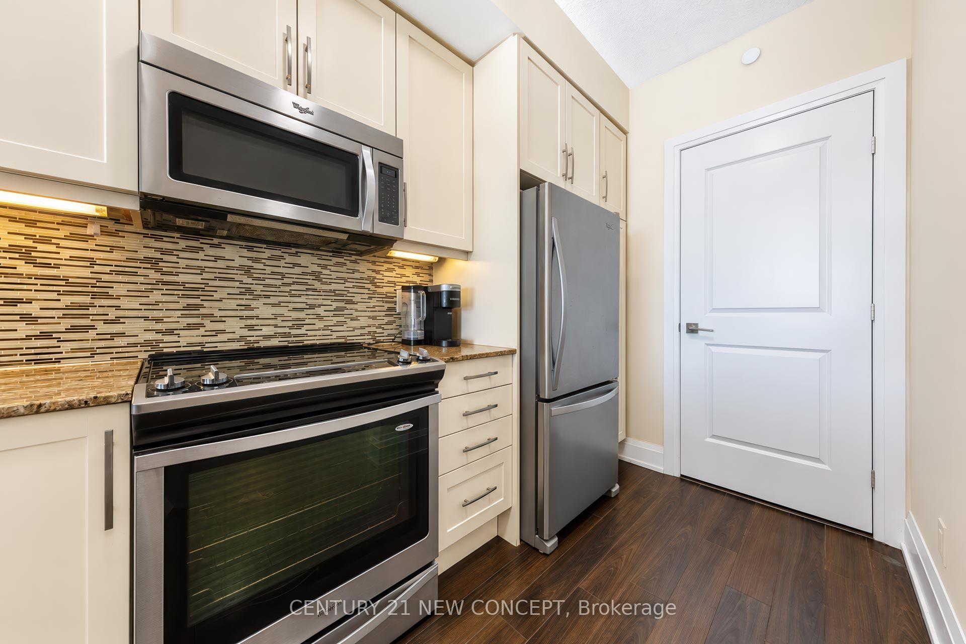 Photo 4 of Unit 713, 1 Old Mill Drive, Toronto, High Park-Swansea — HOMEH