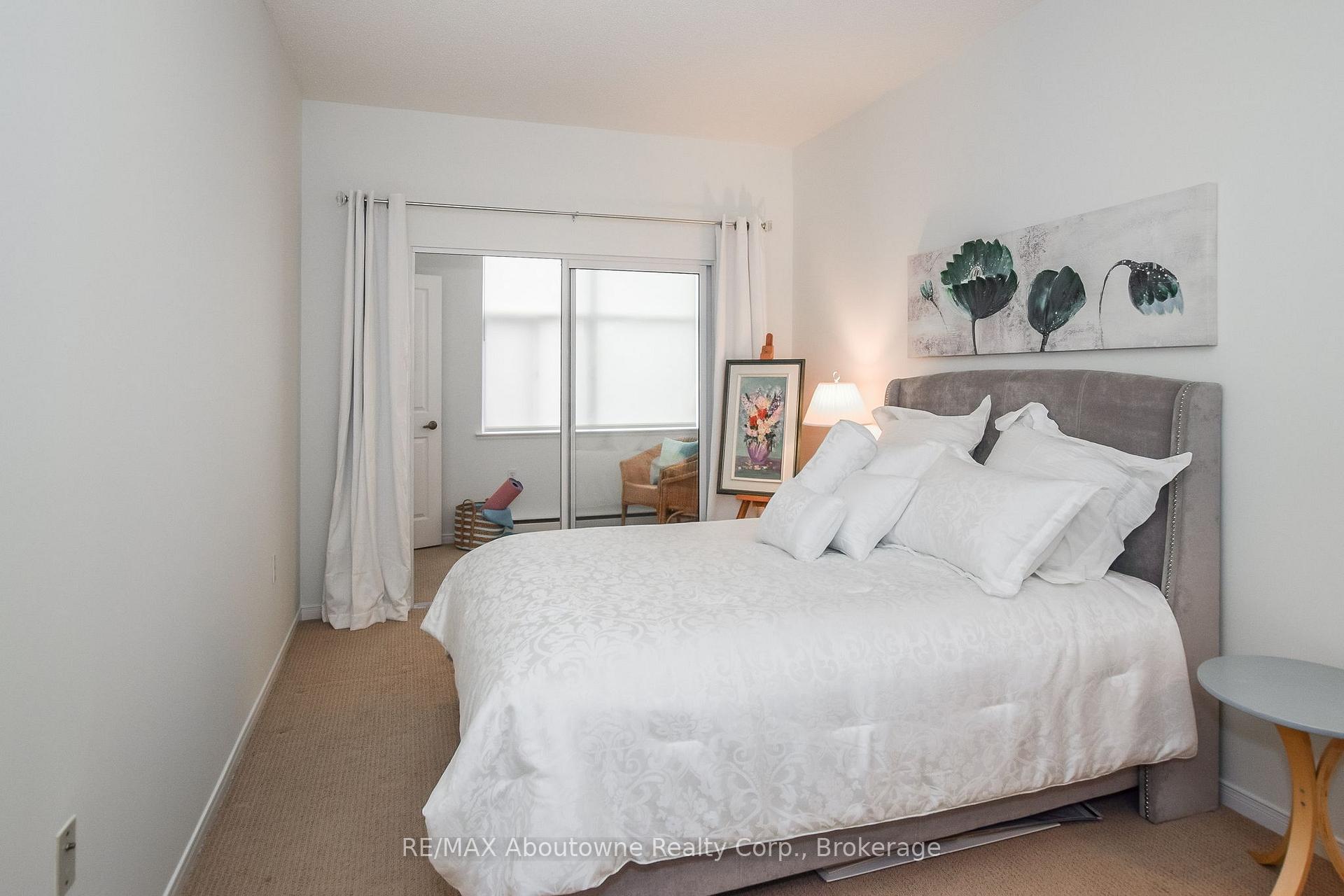 Photo 2 of Unit 110, 2199 Sixth Line, Oakville, River Oaks — HOMEH