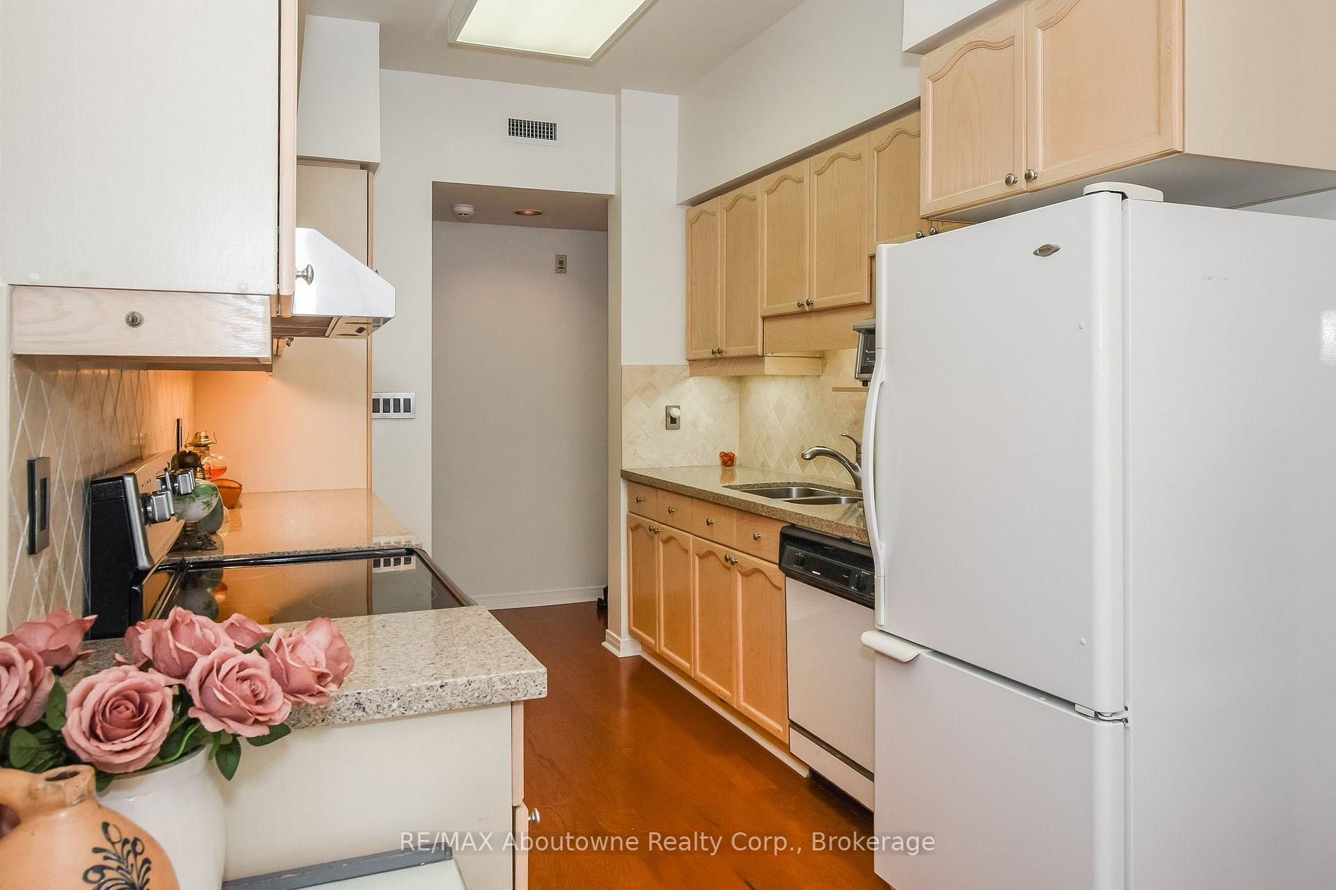Photo 9 of Unit 110, 2199 Sixth Line, Oakville, River Oaks — HOMEH