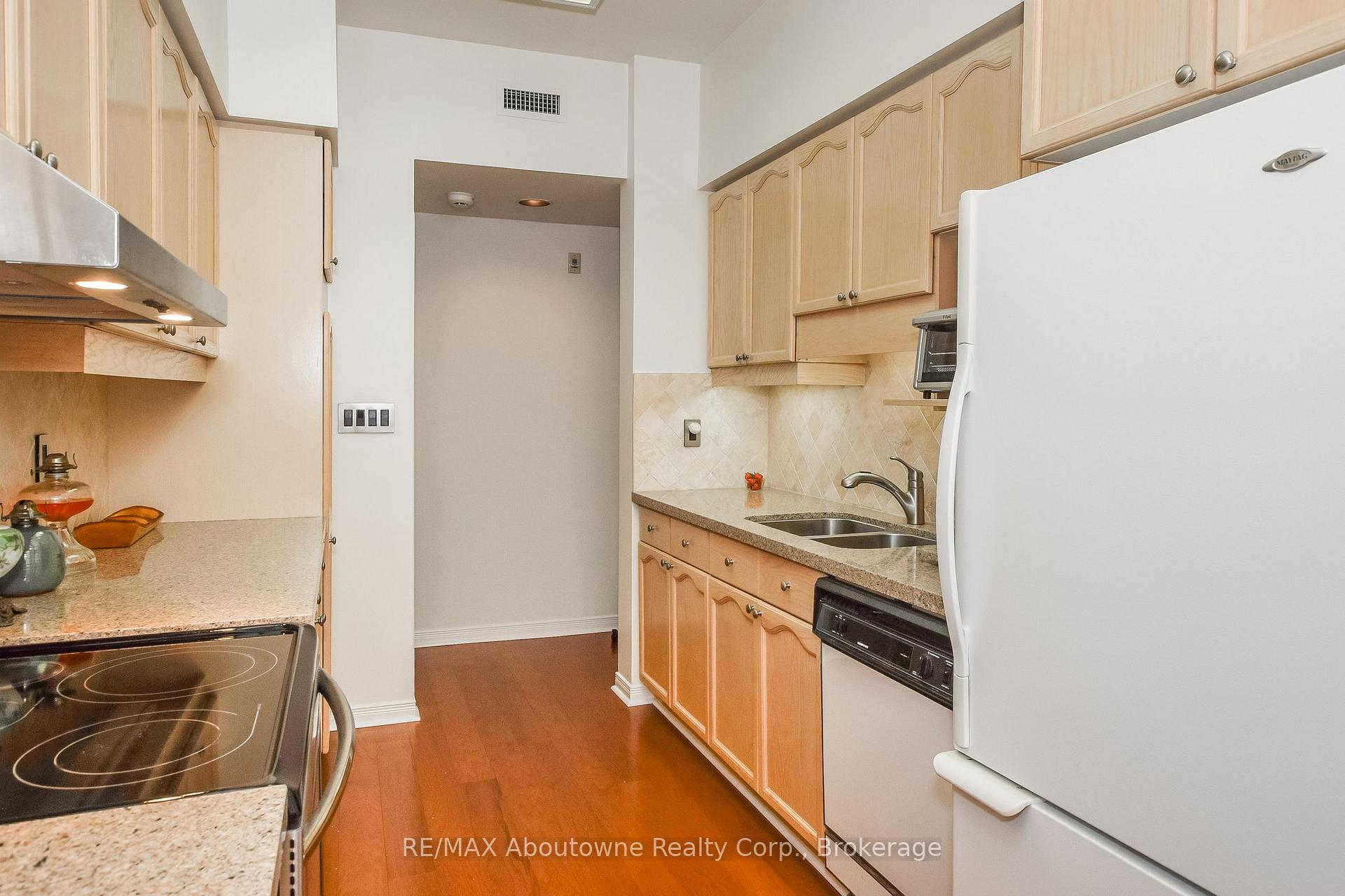 Photo 11 of Unit 110, 2199 Sixth Line, Oakville, River Oaks — HOMEH