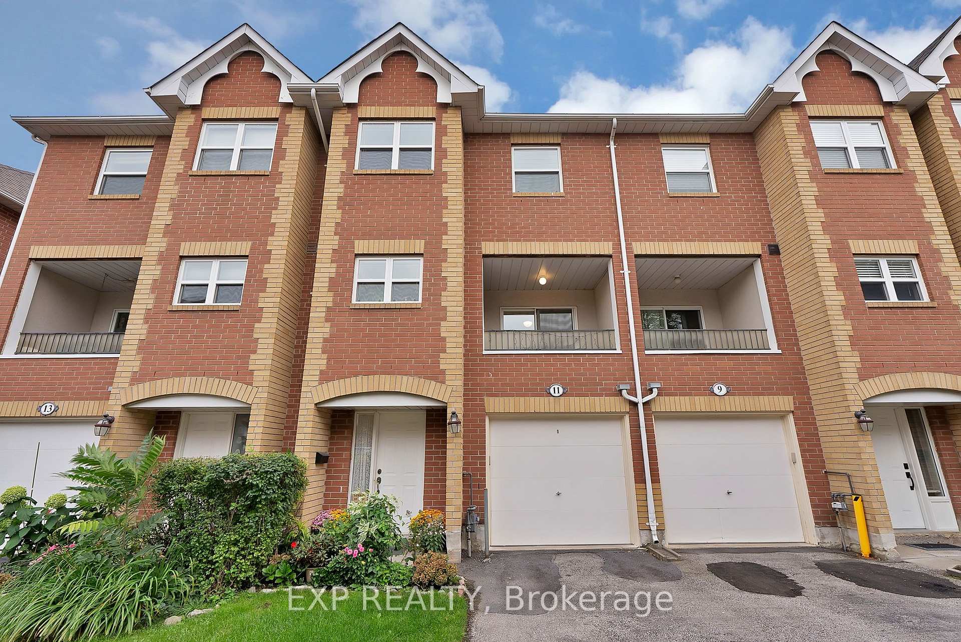 Photo 2 of 11 Maple Park Way, Markham, Milliken Mills West — HOMEH