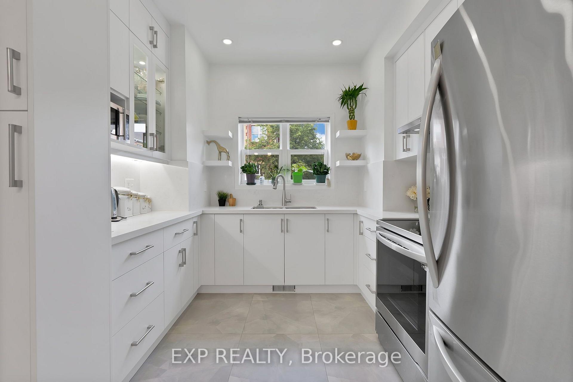 Photo 3 of 11 Maple Park Way, Markham, Milliken Mills West — HOMEH