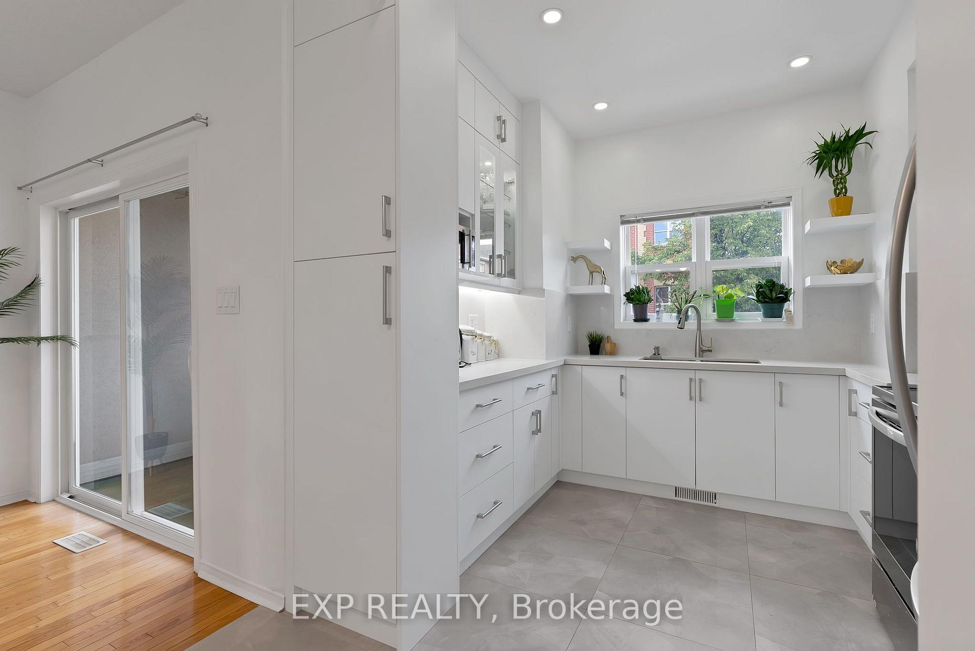 Photo 4 of 11 Maple Park Way, Markham, Milliken Mills West — HOMEH