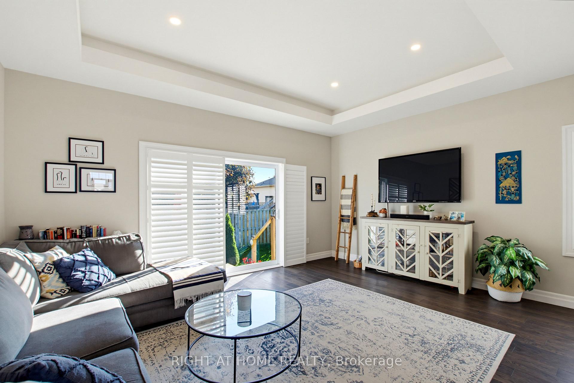 Photo 16 of 156 Wintermute Court E, Central Elgin, Belmont — HOMEH