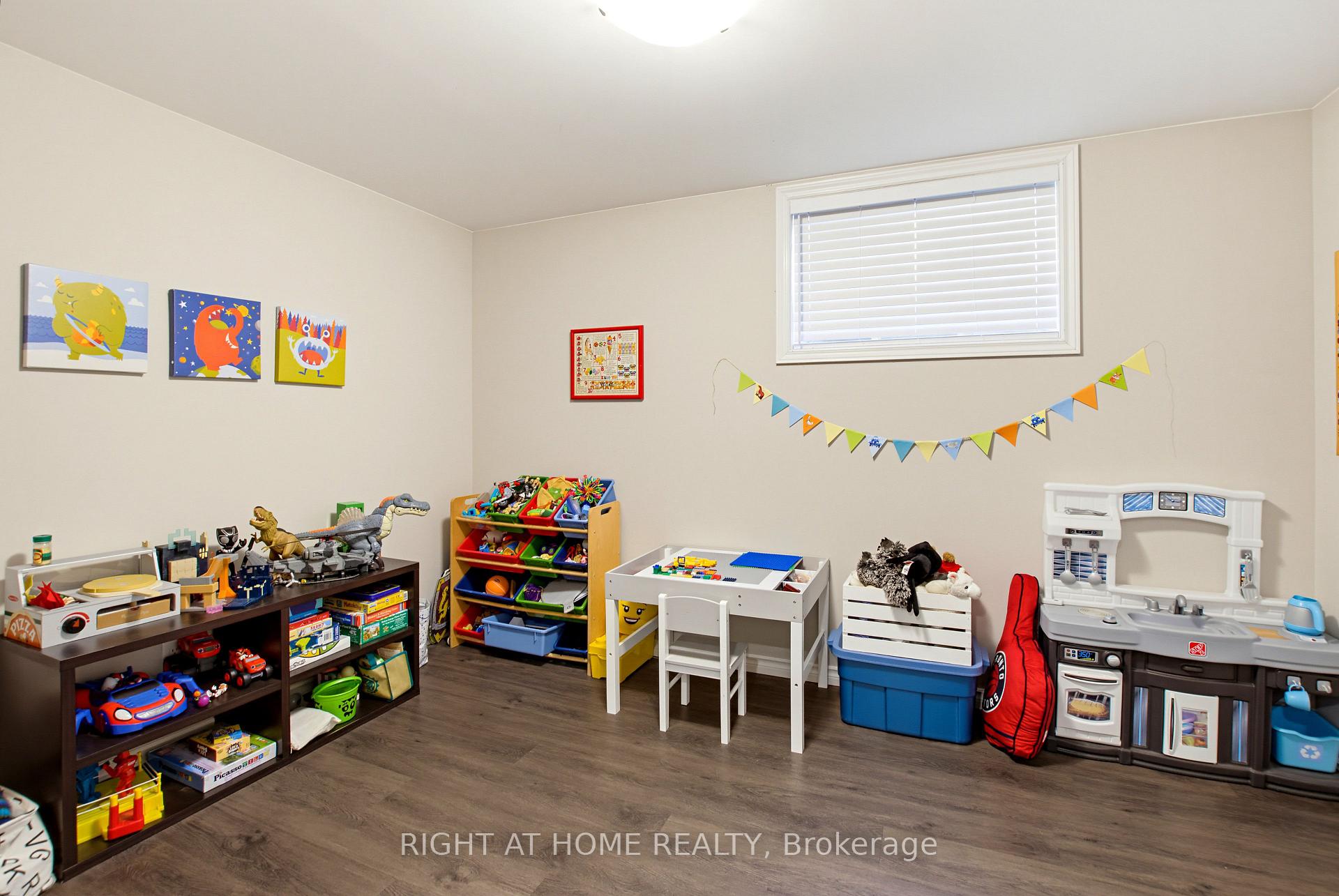 Photo 33 of 156 Wintermute Court E, Central Elgin, Belmont — HOMEH