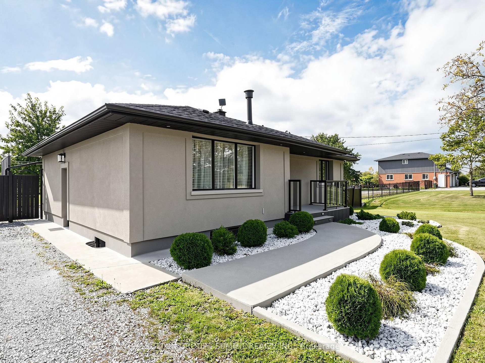 Photo 1 of 252 Mud Street E, Hamilton, Rural Stoney Creek — HOMEH