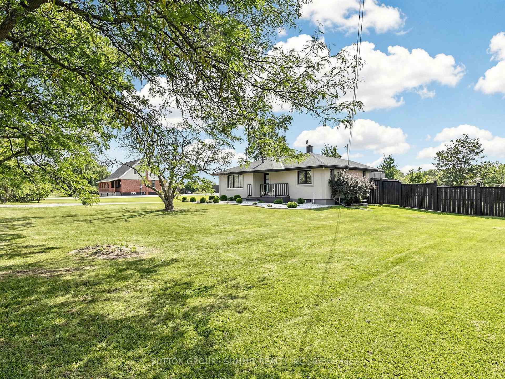 Photo 3 of 252 Mud Street E, Hamilton, Rural Stoney Creek — HOMEH