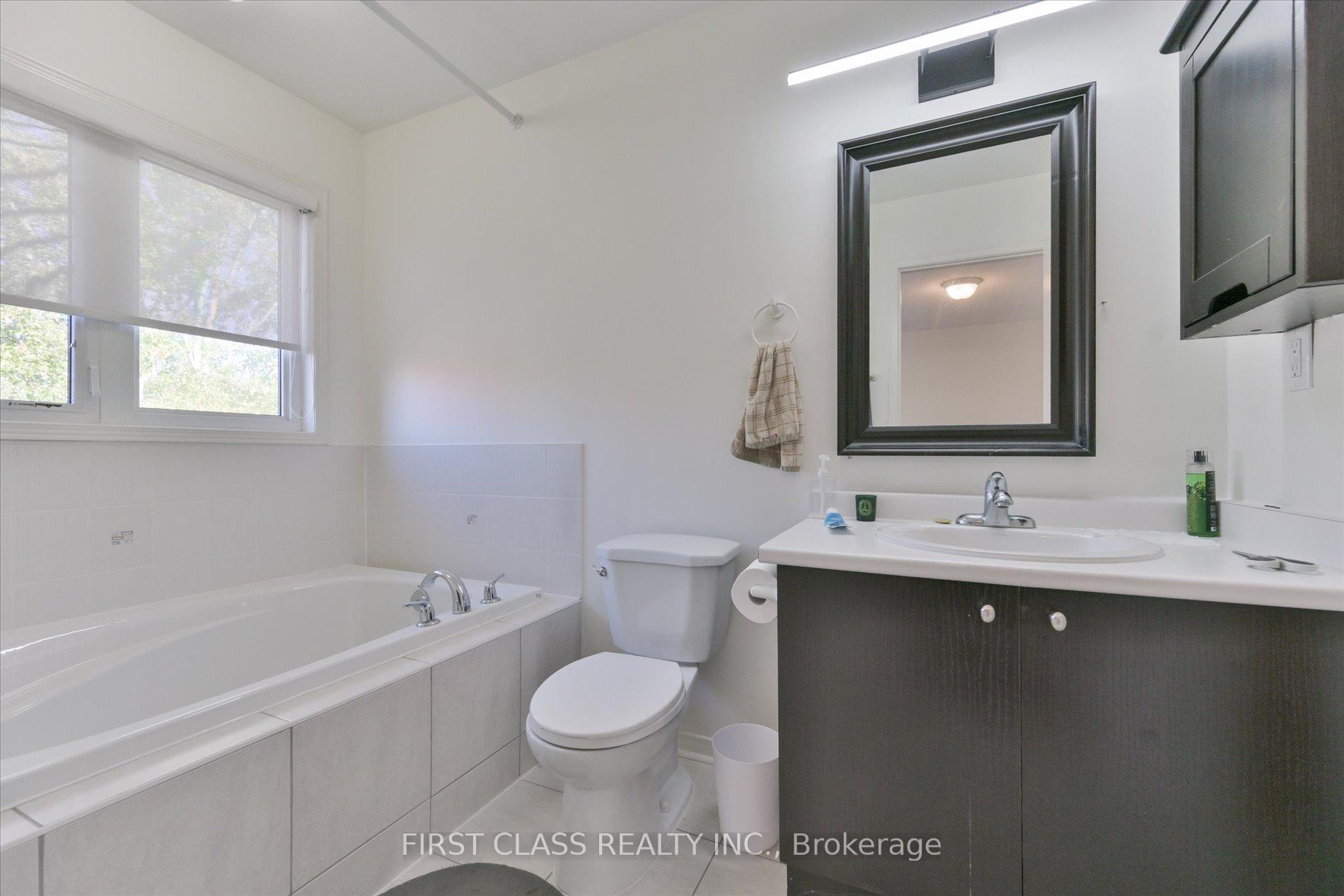 Photo 16 of 41 Northwest Passage, Whitchurch-Stouffville, Stouffville — HOMEH
