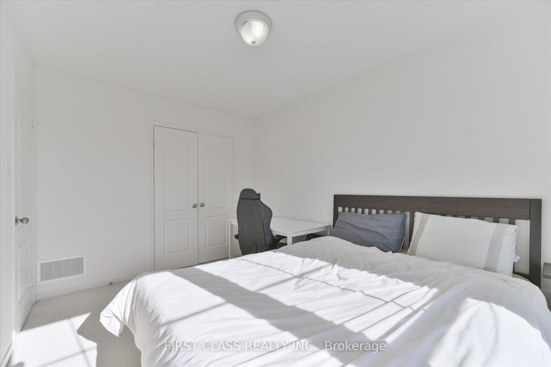 Photo 19 of 41 Northwest Passage, Whitchurch-Stouffville, Stouffville — HOMEH