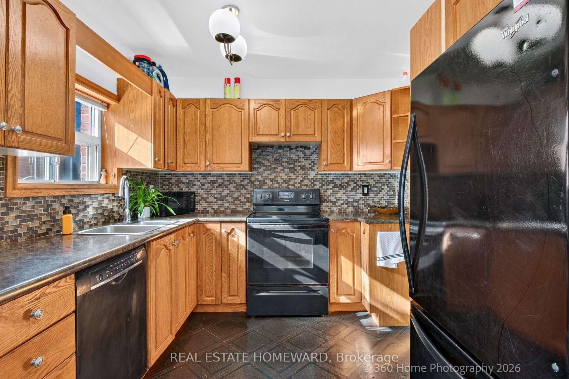 Photo 10 of 65 Natal Avenue, Scarborough, Birchcliffe-Cliffside — HOMEH