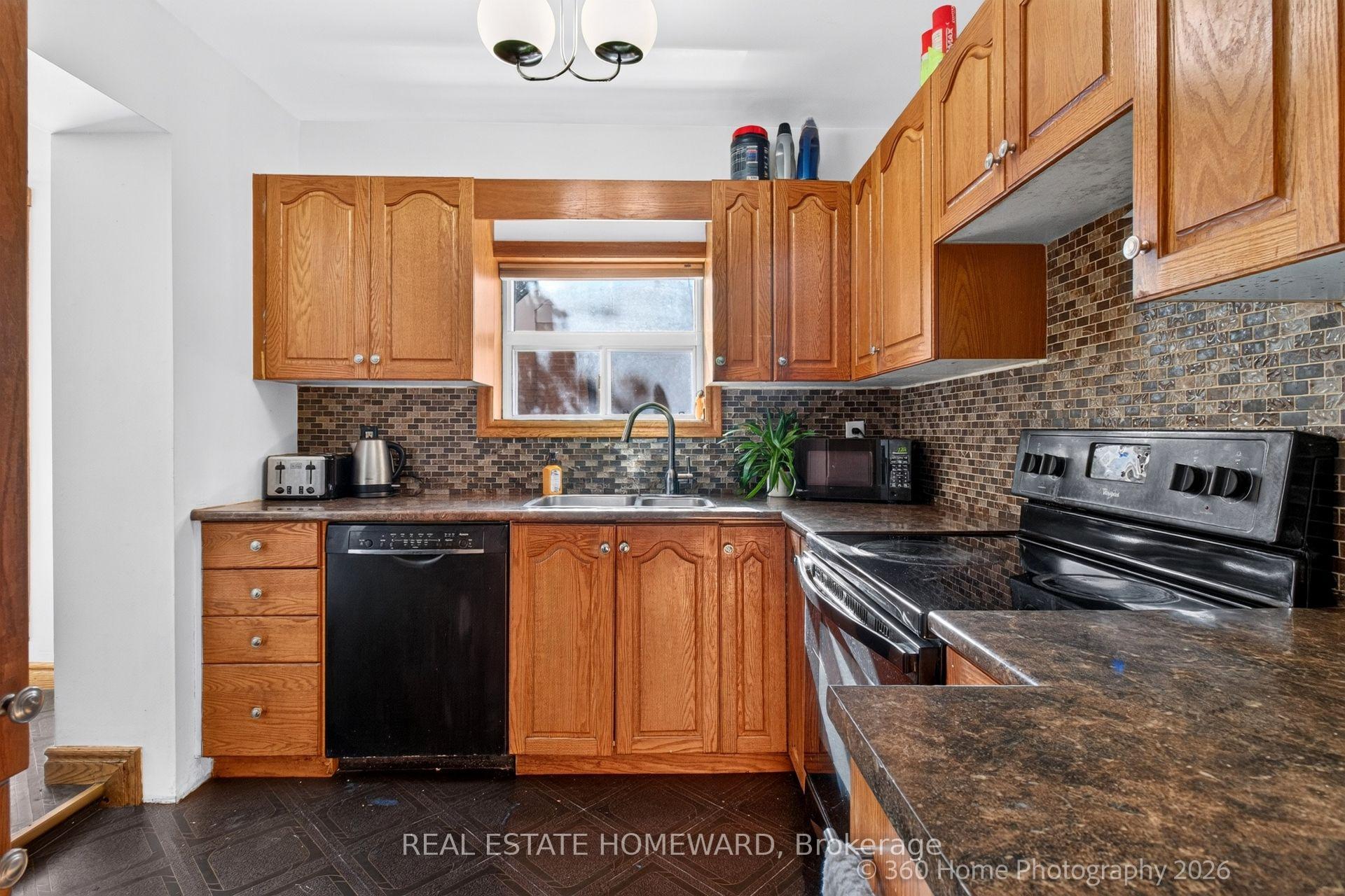 Photo 11 of 65 Natal Avenue, Scarborough, Birchcliffe-Cliffside — HOMEH