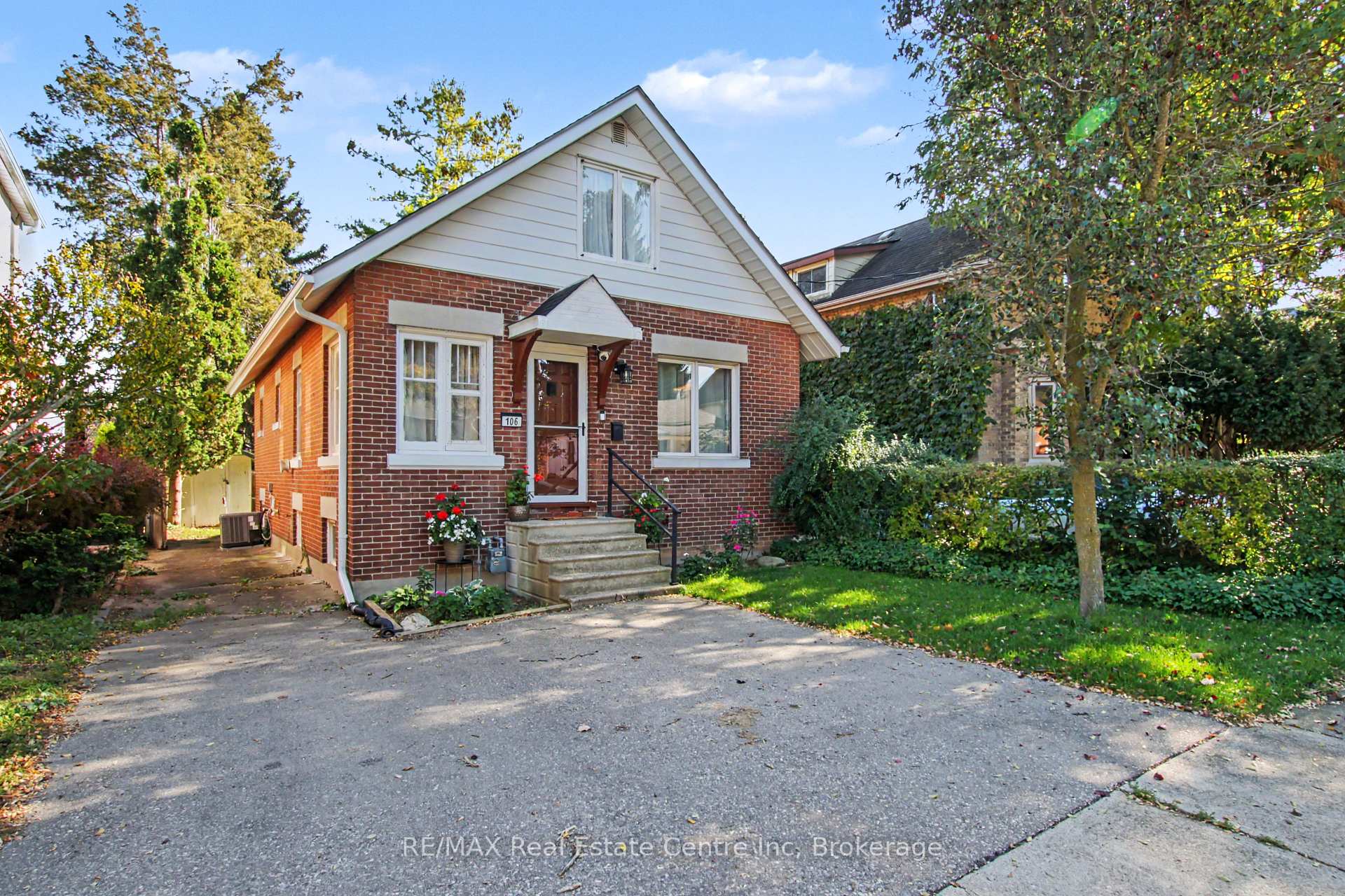 Photo of 106 Victoria Street N