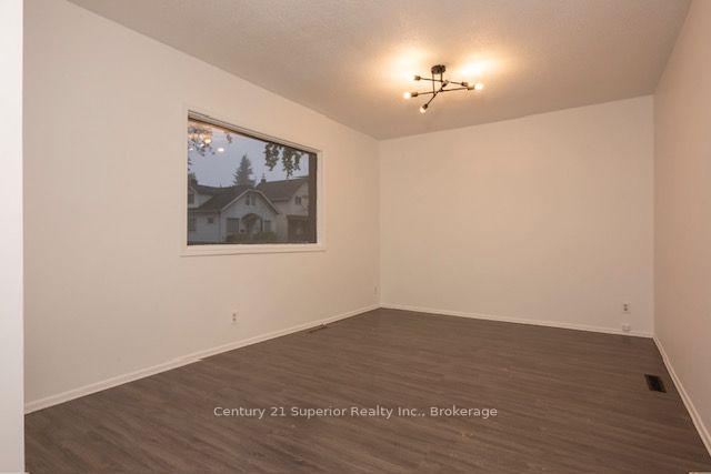 Photo 4 of 301 Ogden Street, Thunder Bay, East End — HOMEH