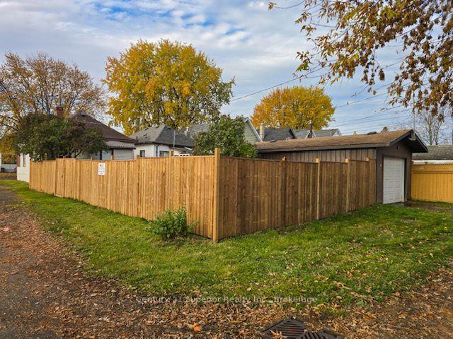 Photo 20 of 301 Ogden Street, Thunder Bay, East End — HOMEH