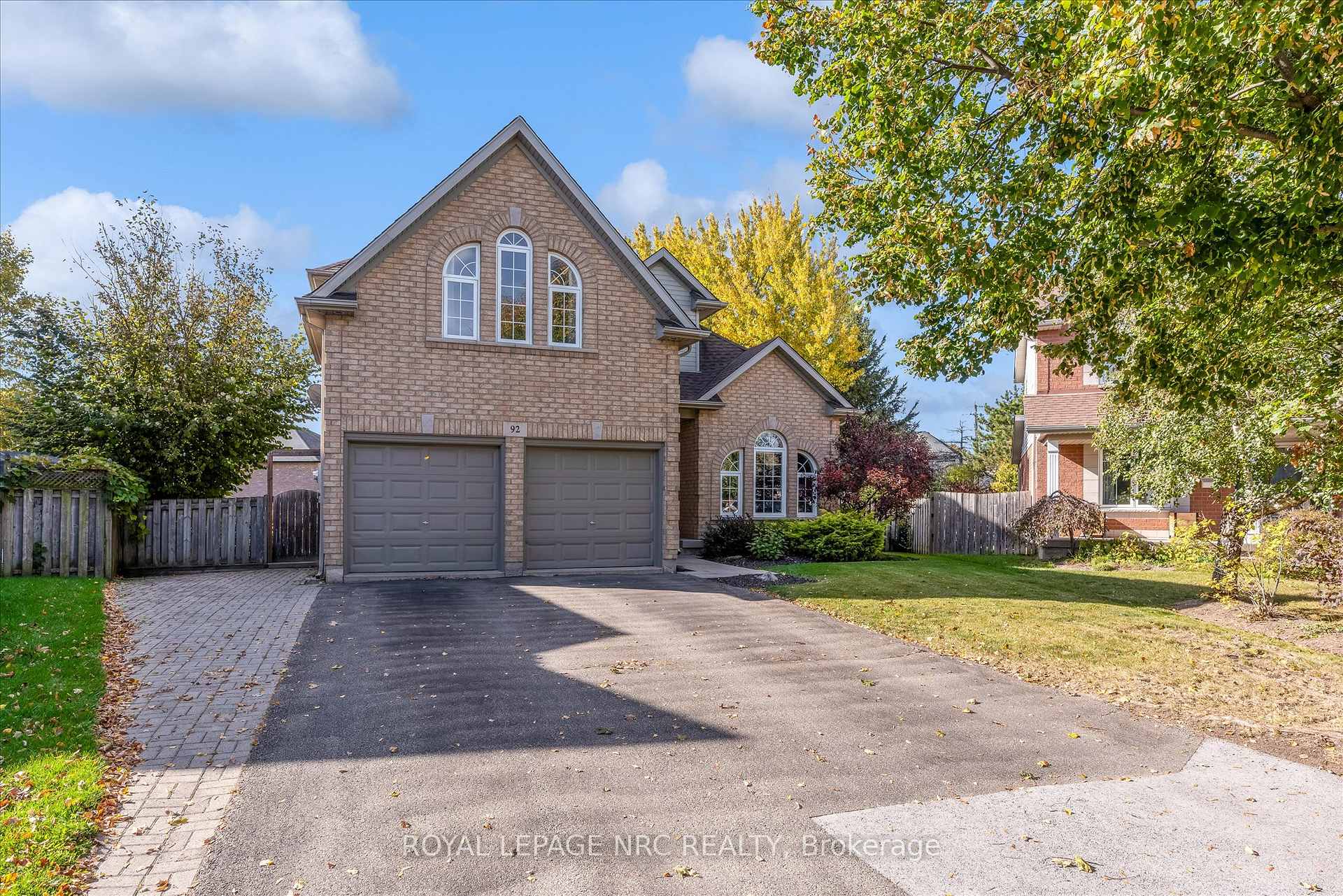 Photo 2 of 92 Ward Circle, Thorold, Confederation Heights — HOMEH
