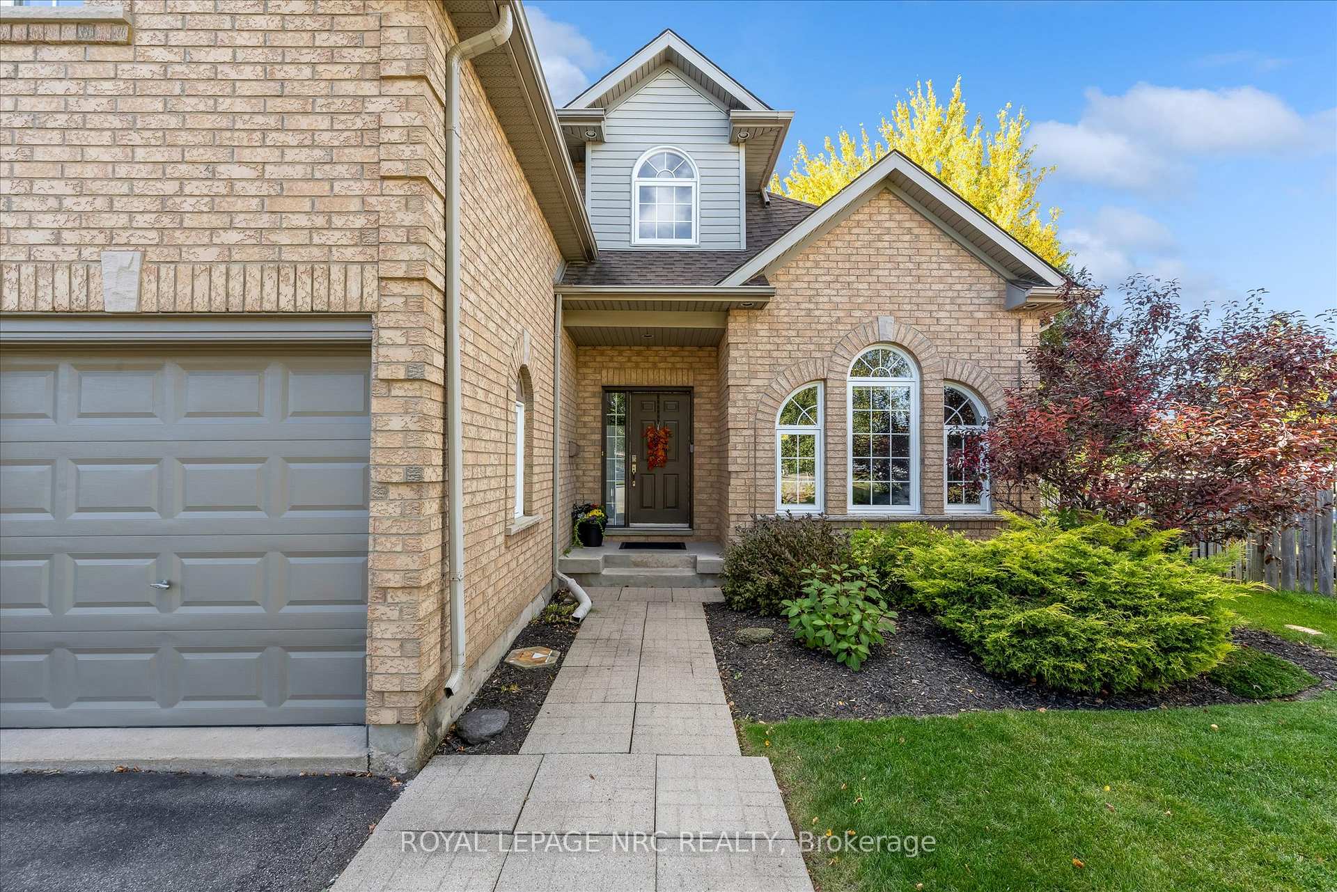 Photo 3 of 92 Ward Circle, Thorold, Confederation Heights — HOMEH