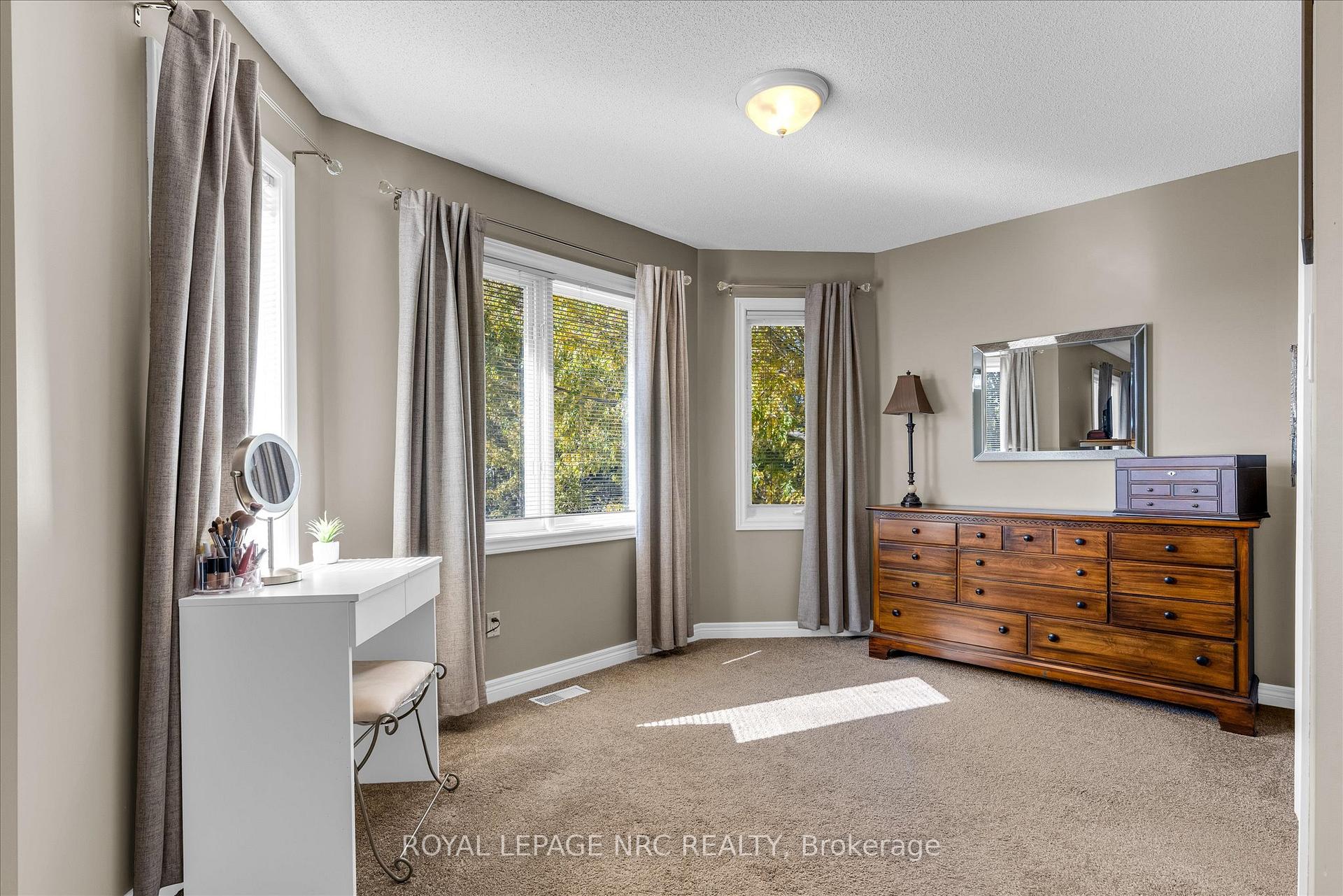 Photo 21 of 92 Ward Circle, Thorold, Confederation Heights — HOMEH