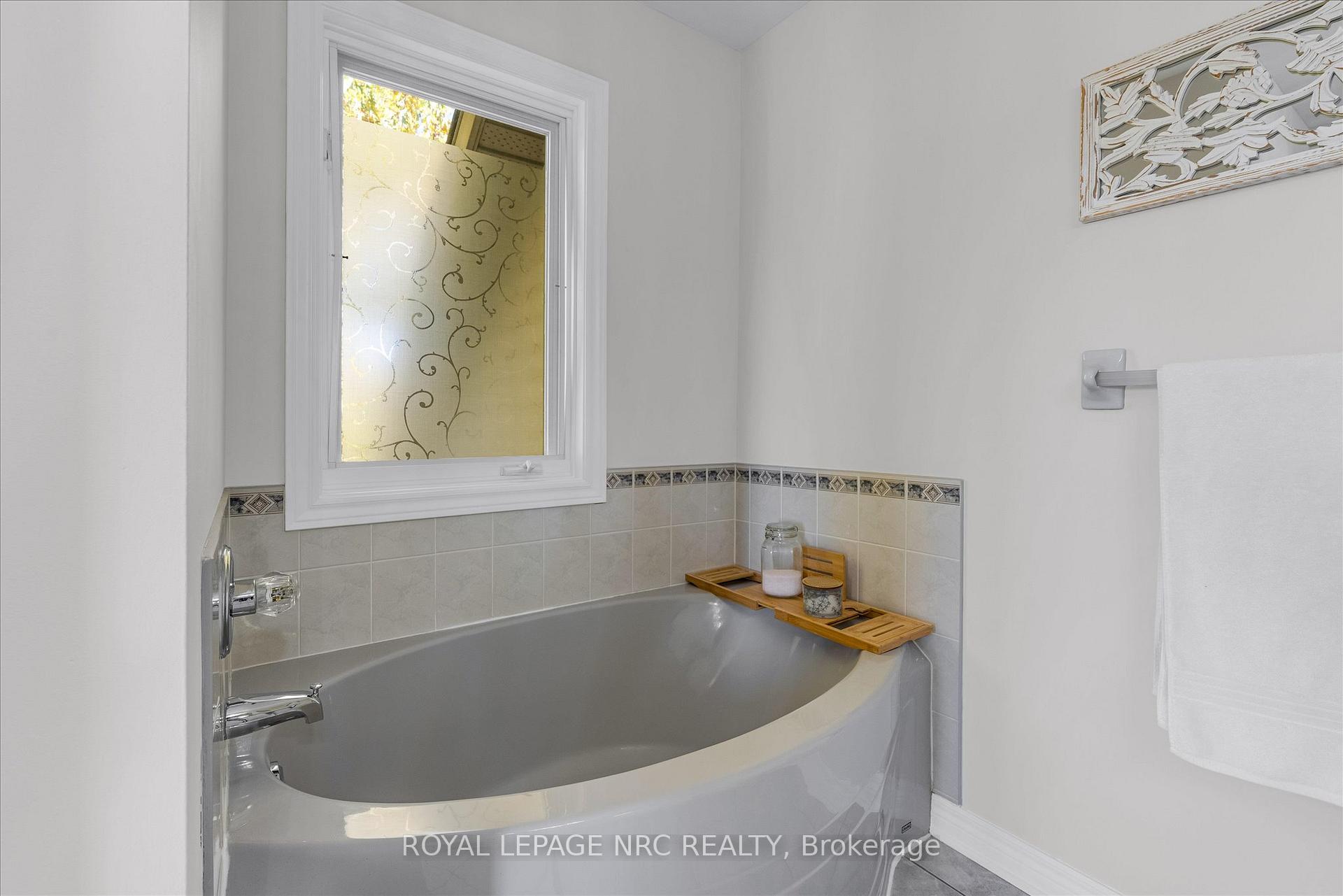 Photo 23 of 92 Ward Circle, Thorold, Confederation Heights — HOMEH
