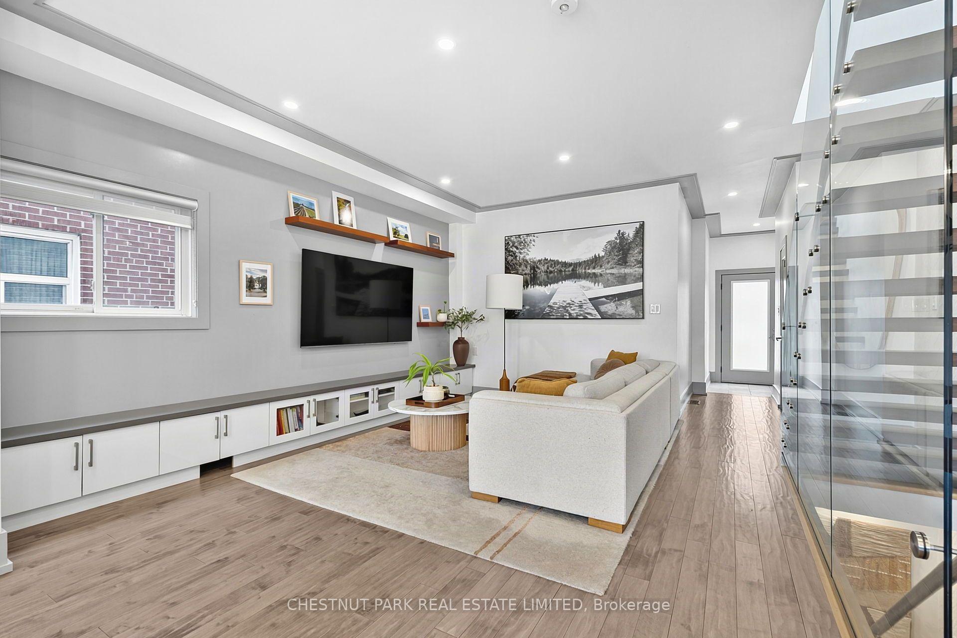 Photo 5 of 15 Nineteenth Street, Etobicoke, New Toronto — HOMEH