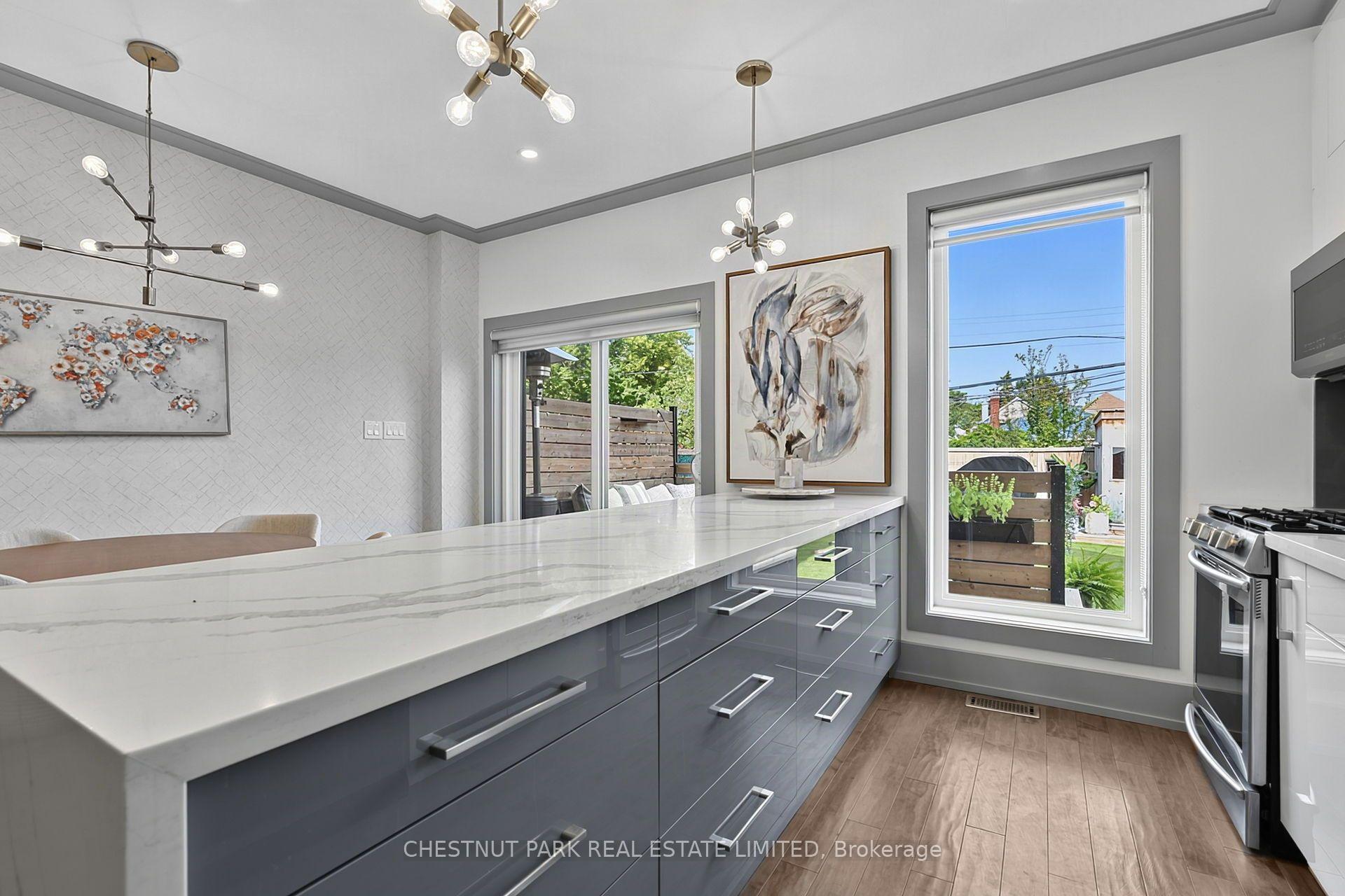 Photo 14 of 15 Nineteenth Street, Etobicoke, New Toronto — HOMEH