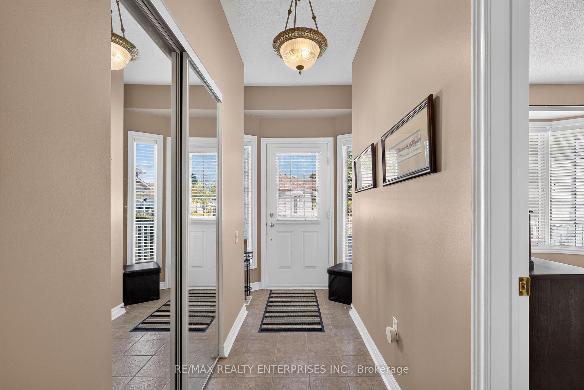 Photo 2 of 258 Silverbirch Boulevard, Hamilton, Mount Hope — HOMEH