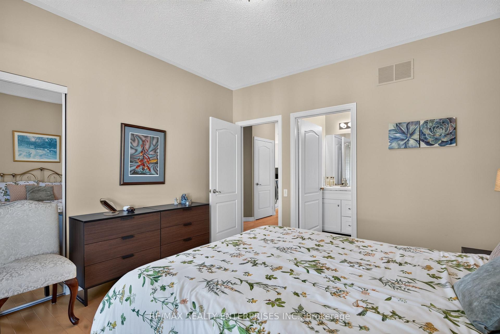 Photo 7 of 258 Silverbirch Boulevard, Hamilton, Mount Hope — HOMEH
