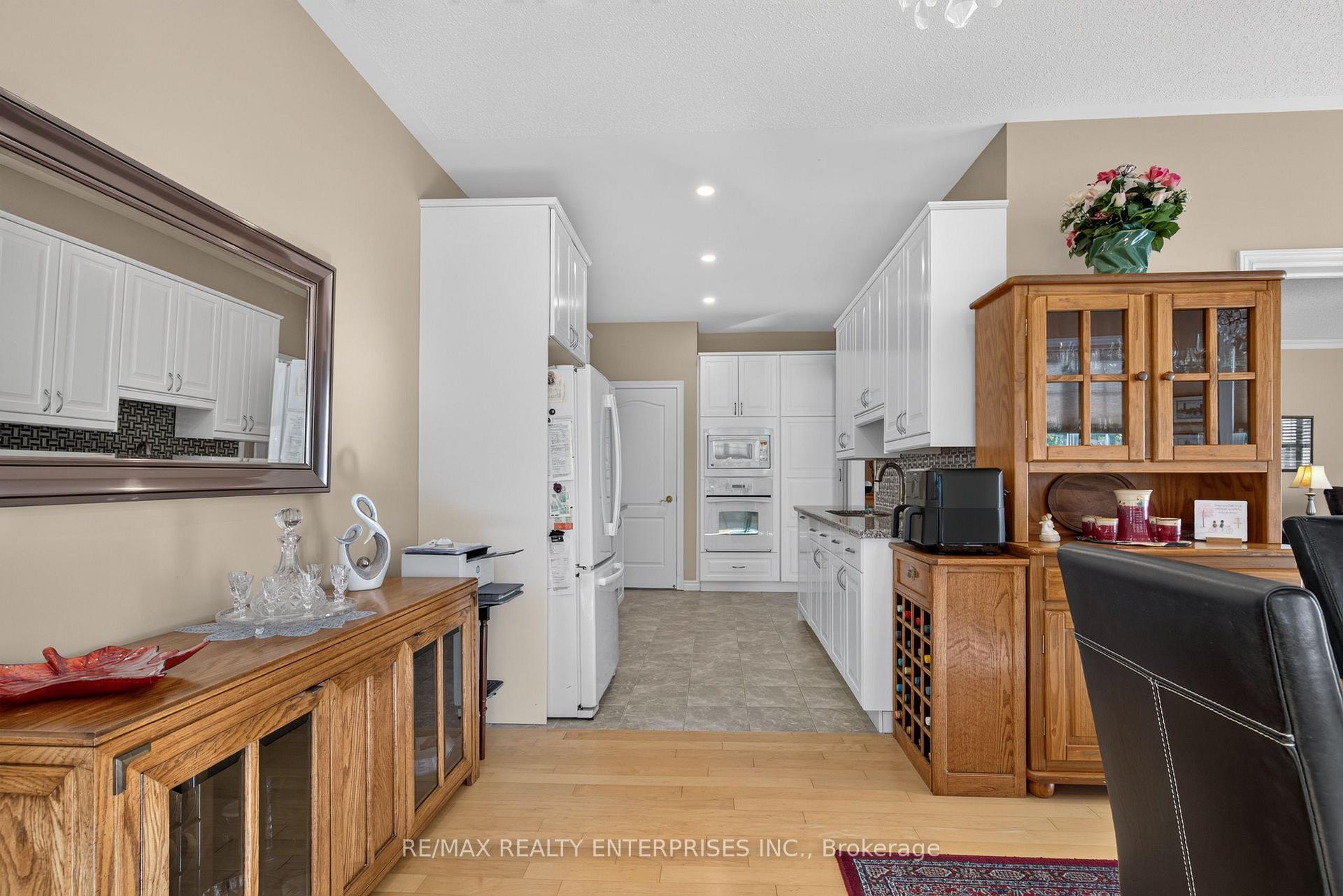 Photo 16 of 258 Silverbirch Boulevard, Hamilton, Mount Hope — HOMEH