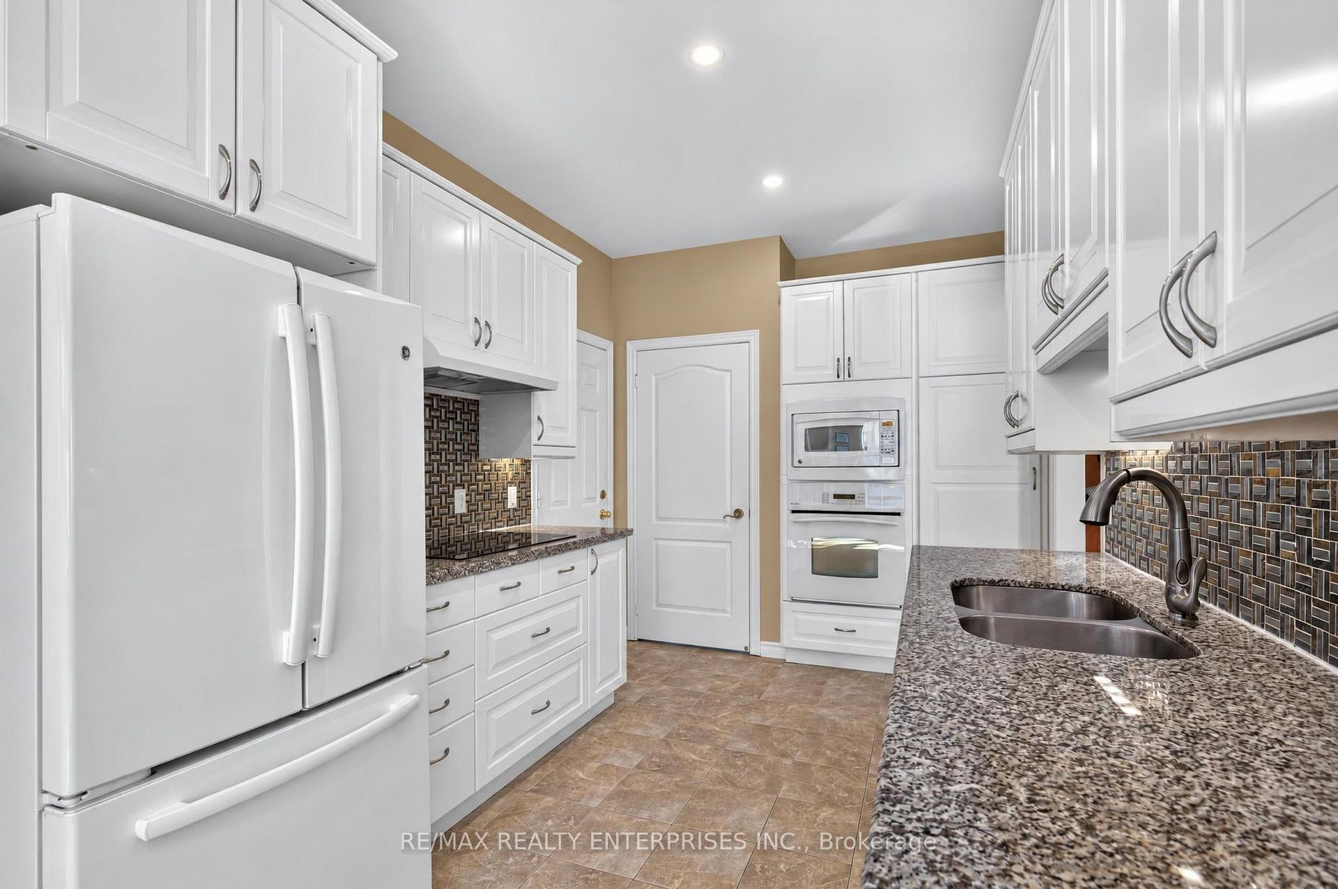 Photo 17 of 258 Silverbirch Boulevard, Hamilton, Mount Hope — HOMEH