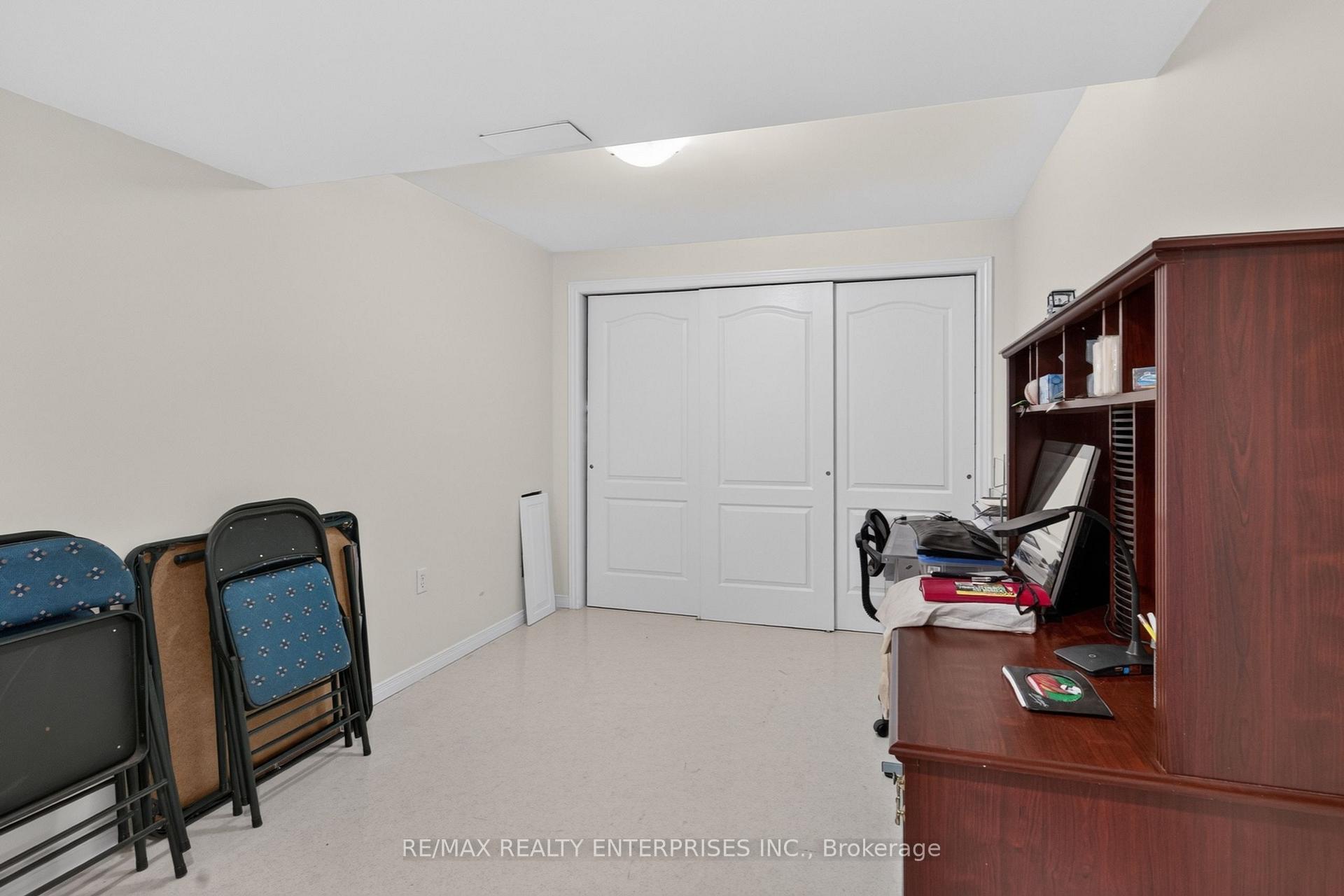 Photo 23 of 258 Silverbirch Boulevard, Hamilton, Mount Hope — HOMEH