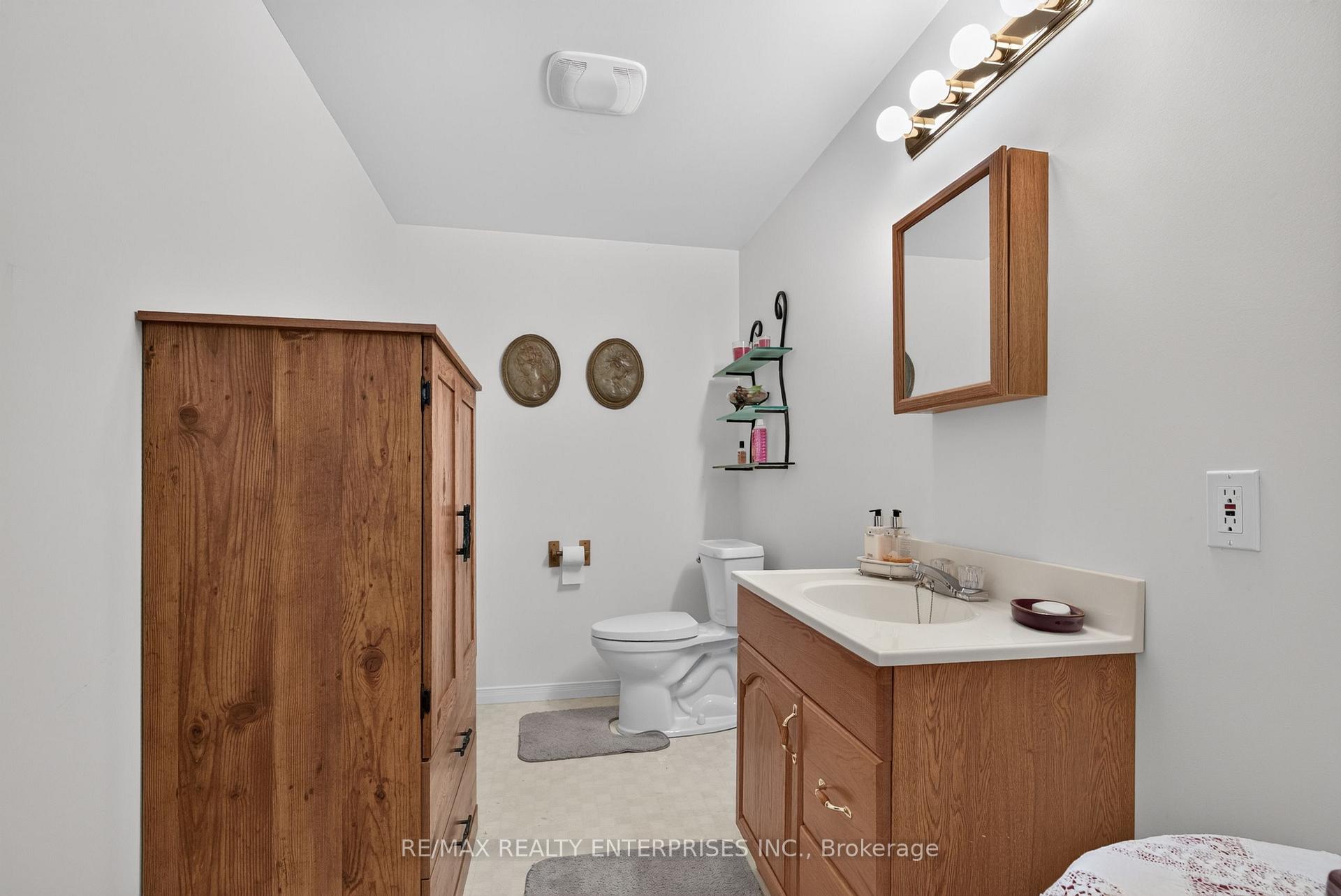 Photo 24 of 258 Silverbirch Boulevard, Hamilton, Mount Hope — HOMEH