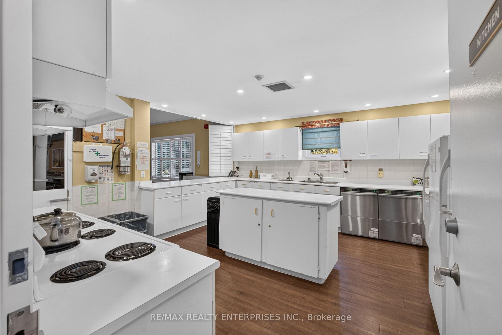 Photo 32 of 258 Silverbirch Boulevard, Hamilton, Mount Hope — HOMEH