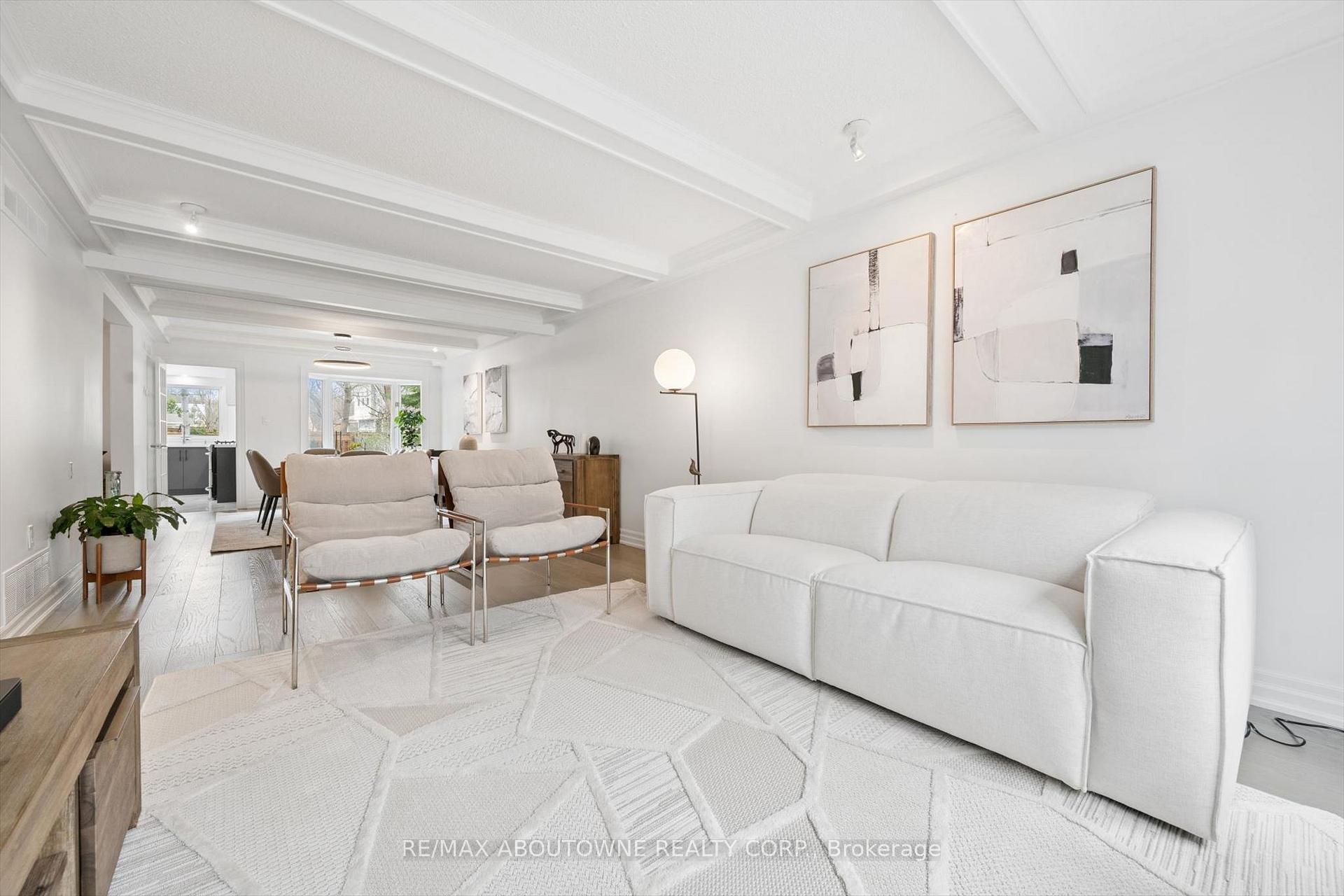 Photo of 1194 Queen Victoria Avenue