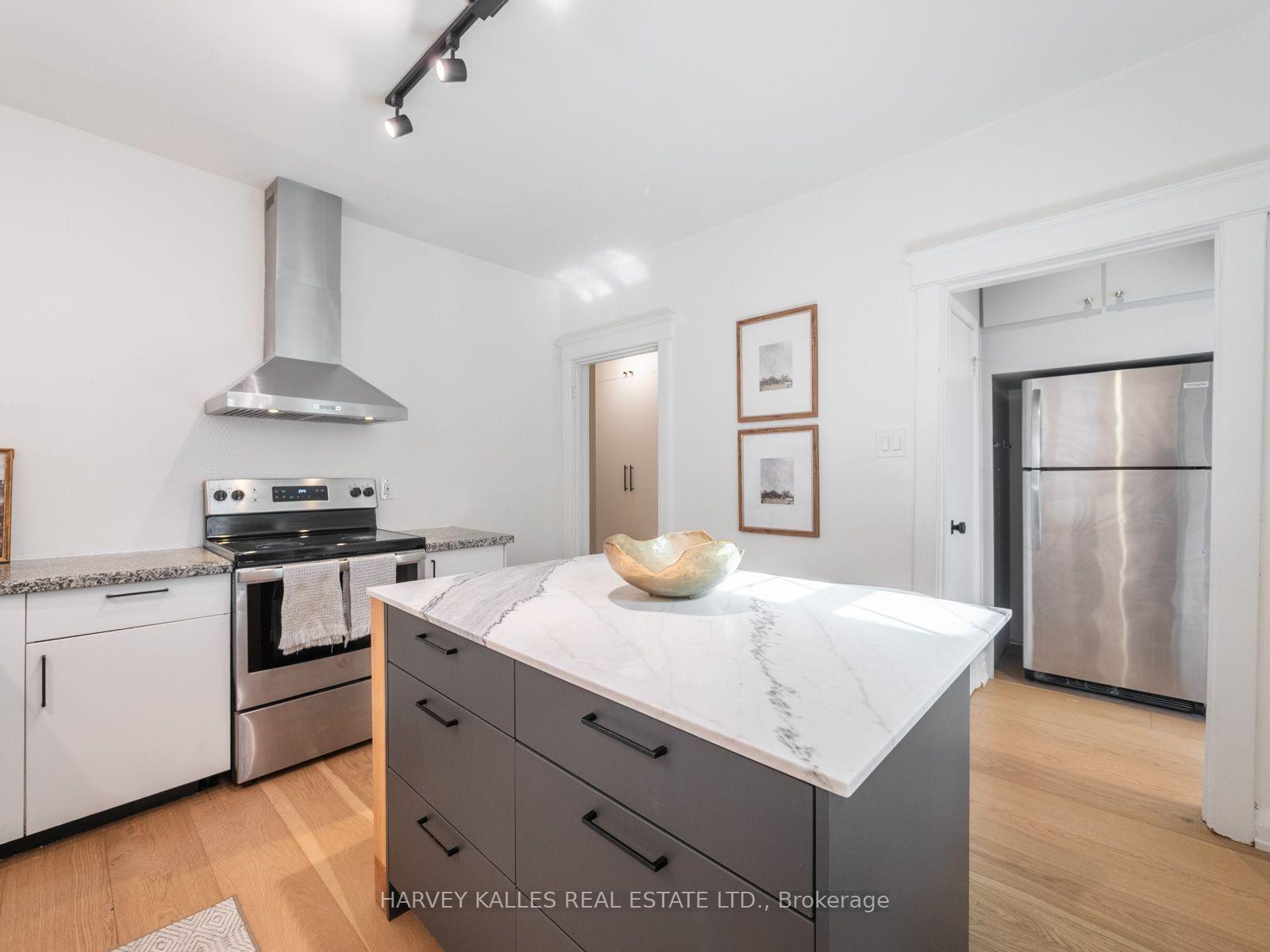 Photo 12 of 35 Dynevor Road, Toronto, Caledonia-Fairbank — HOMEH