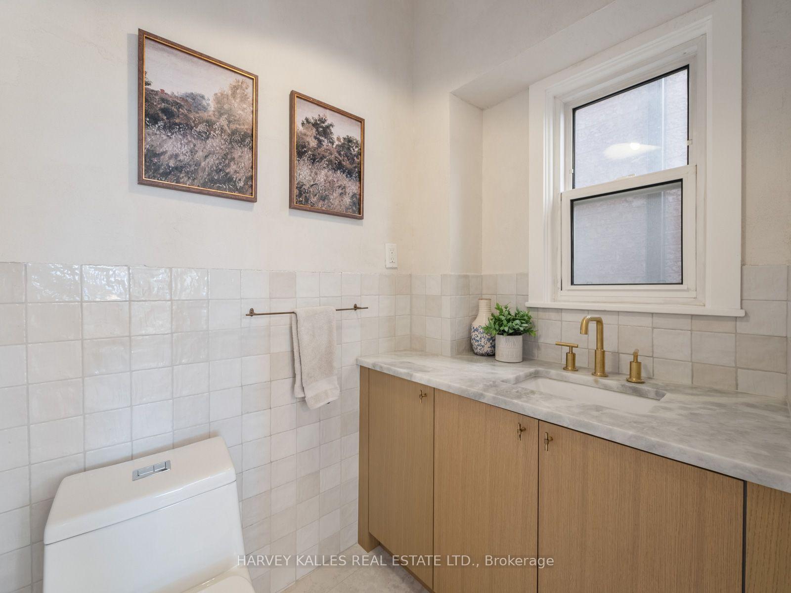 Photo 15 of 35 Dynevor Road, Toronto, Caledonia-Fairbank — HOMEH