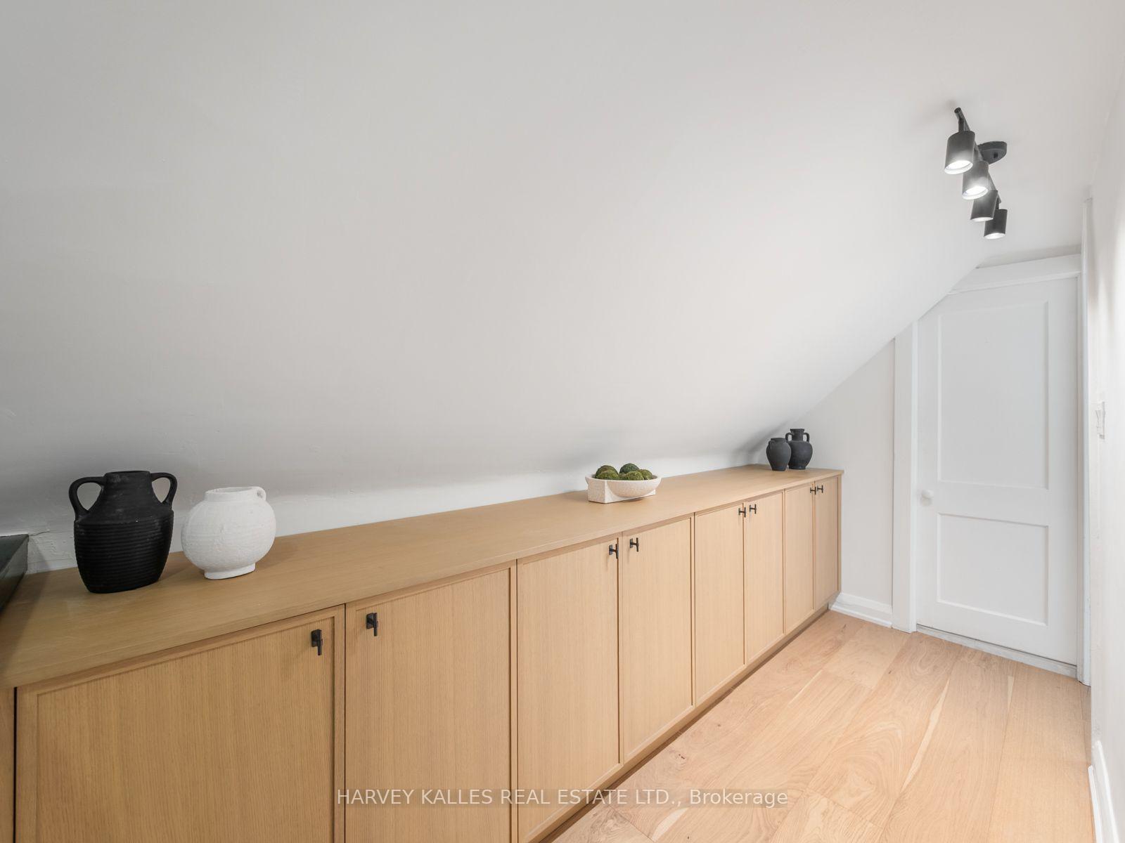 Photo 23 of 35 Dynevor Road, Toronto, Caledonia-Fairbank — HOMEH