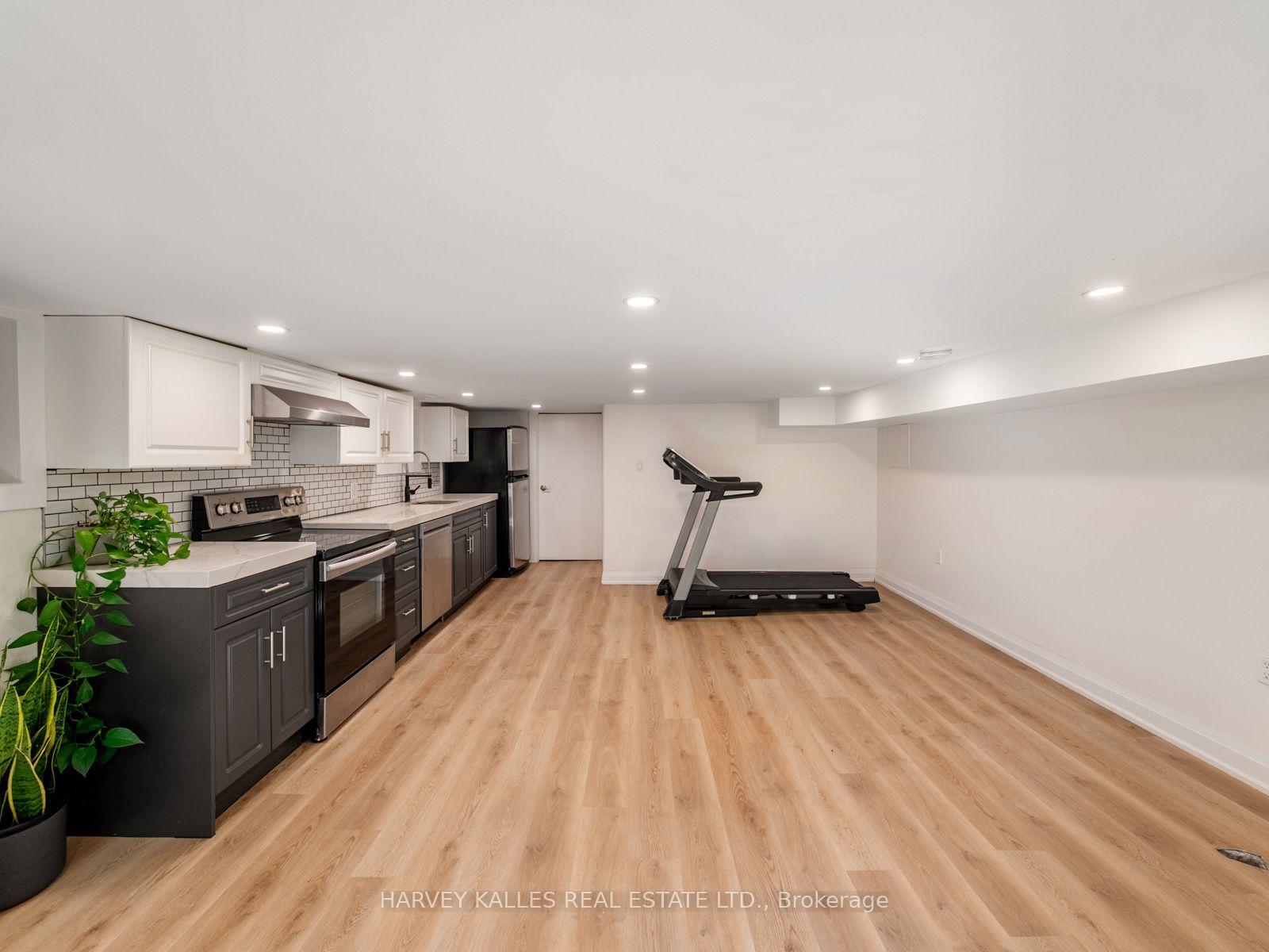Photo 24 of 35 Dynevor Road, Toronto, Caledonia-Fairbank — HOMEH