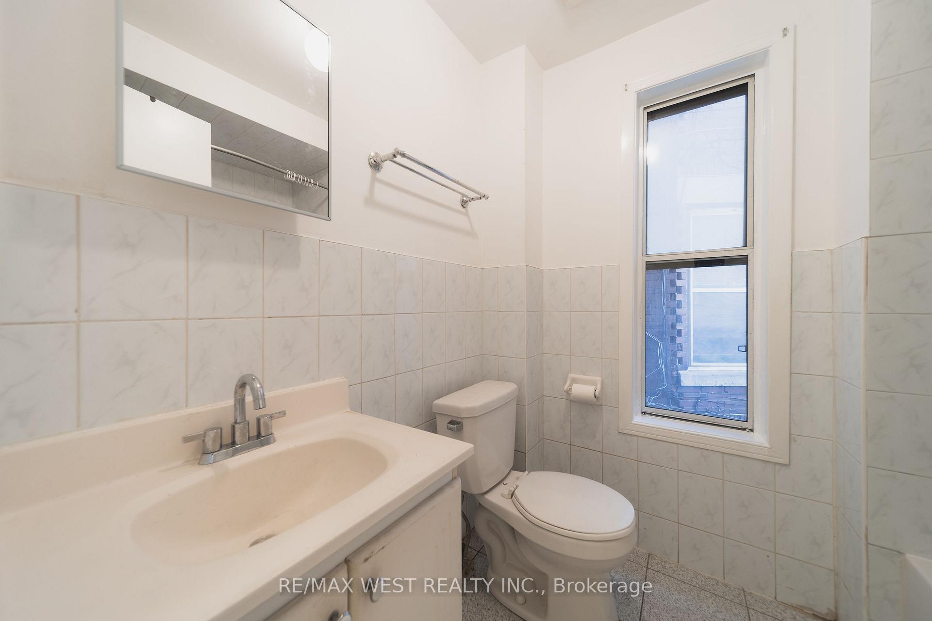 Photo 7 of Unit Main, 862 Ossington Avenue, Toronto, Dovercourt-Wallace Emerson-Junction — HOMEH