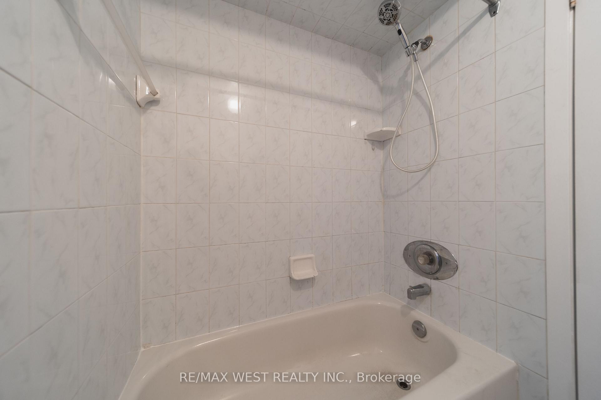 Photo 8 of Unit Main, 862 Ossington Avenue, Toronto, Dovercourt-Wallace Emerson-Junction — HOMEH