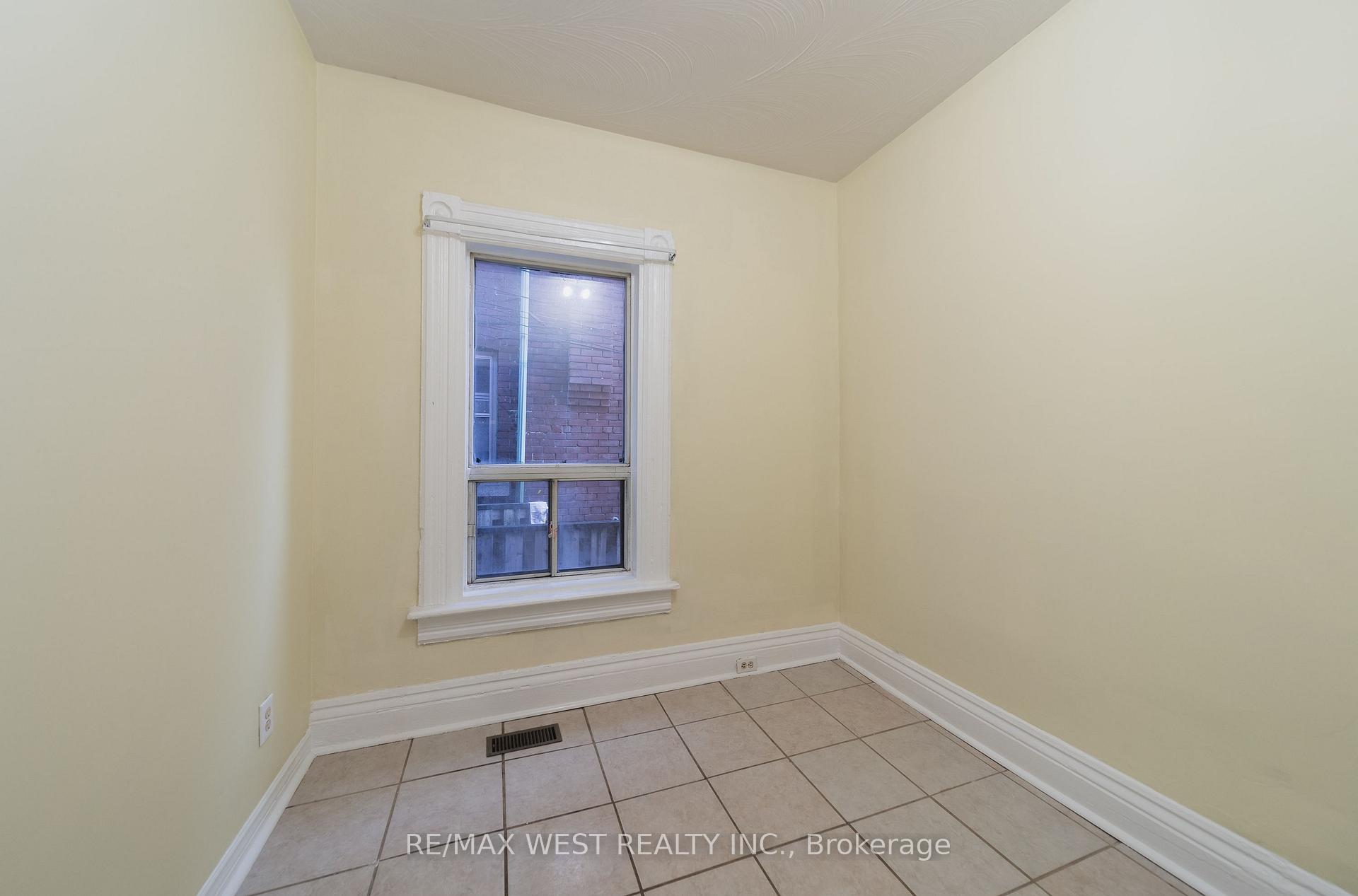 Photo 9 of Unit Main, 862 Ossington Avenue, Toronto, Dovercourt-Wallace Emerson-Junction — HOMEH