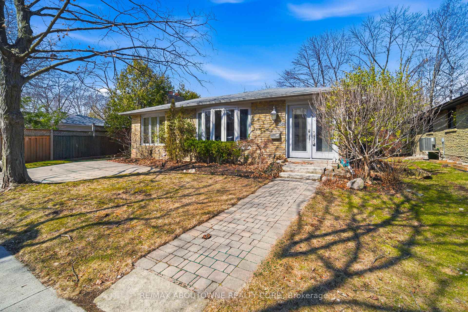 Photo 2 of 481 Anthony Drive, Oakville, Old Oakville — HOMEH