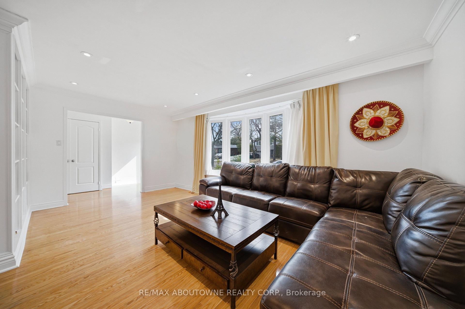 Photo 5 of 481 Anthony Drive, Oakville, Old Oakville — HOMEH