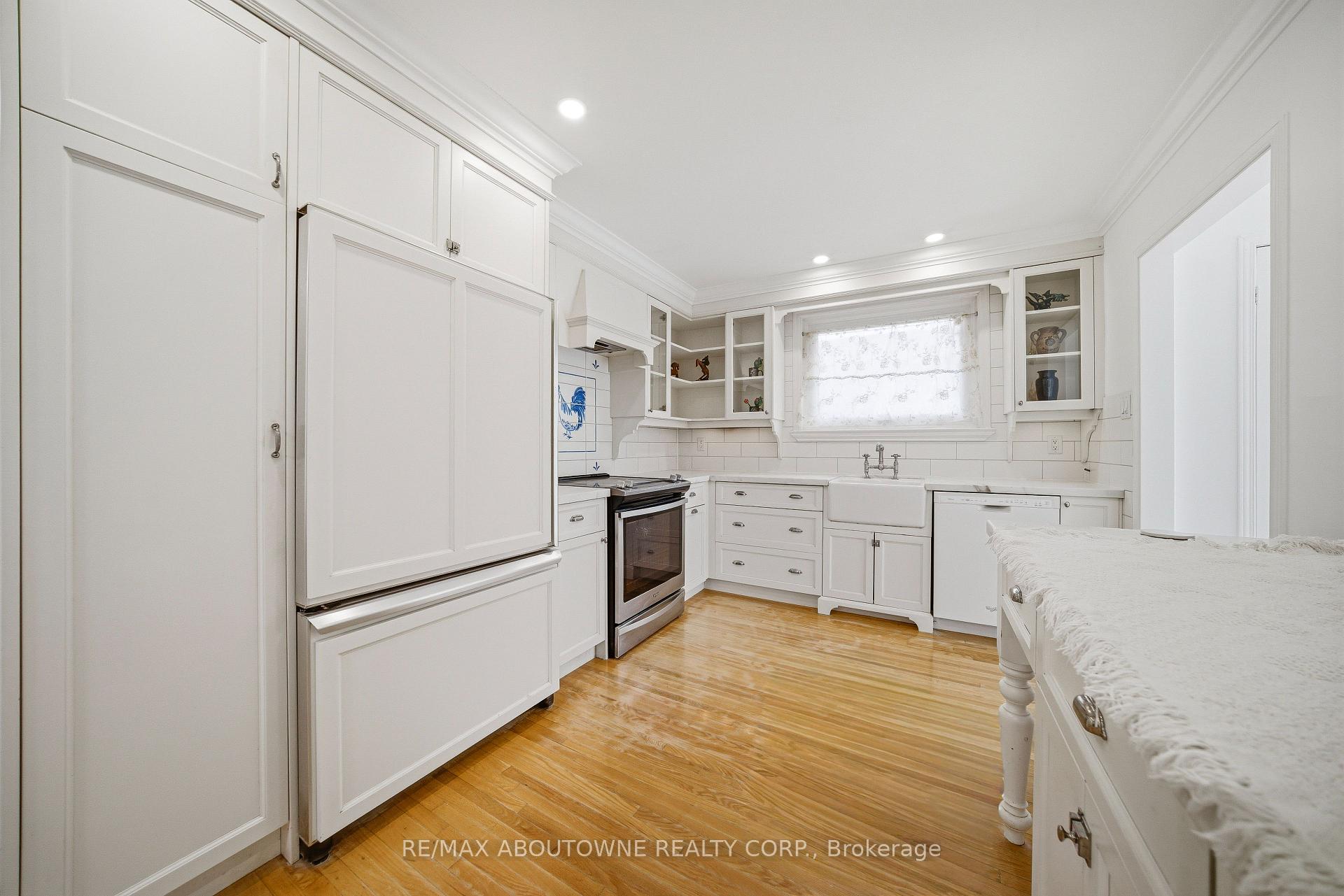 Photo 9 of 481 Anthony Drive, Oakville, Old Oakville — HOMEH