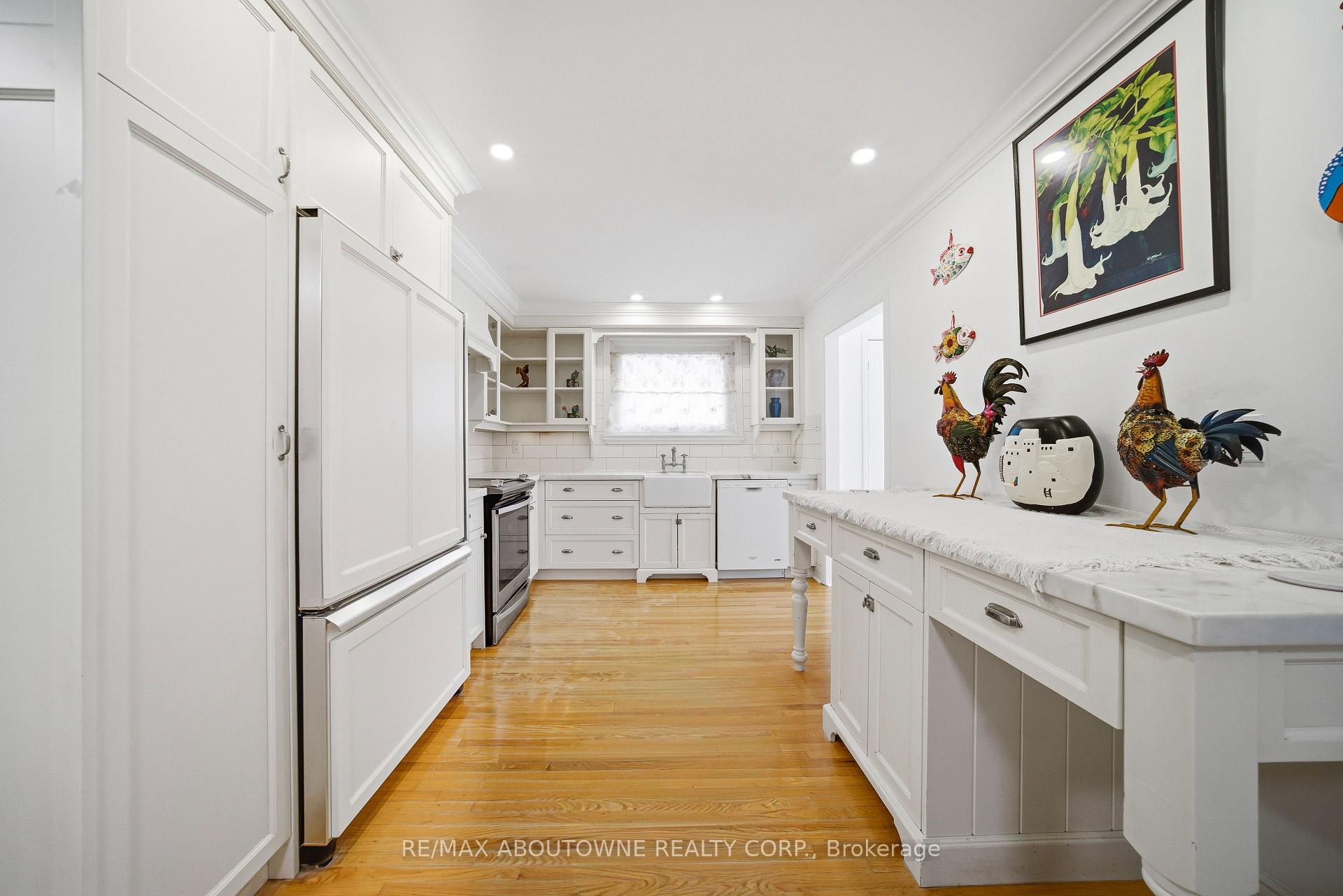 Photo 10 of 481 Anthony Drive, Oakville, Old Oakville — HOMEH