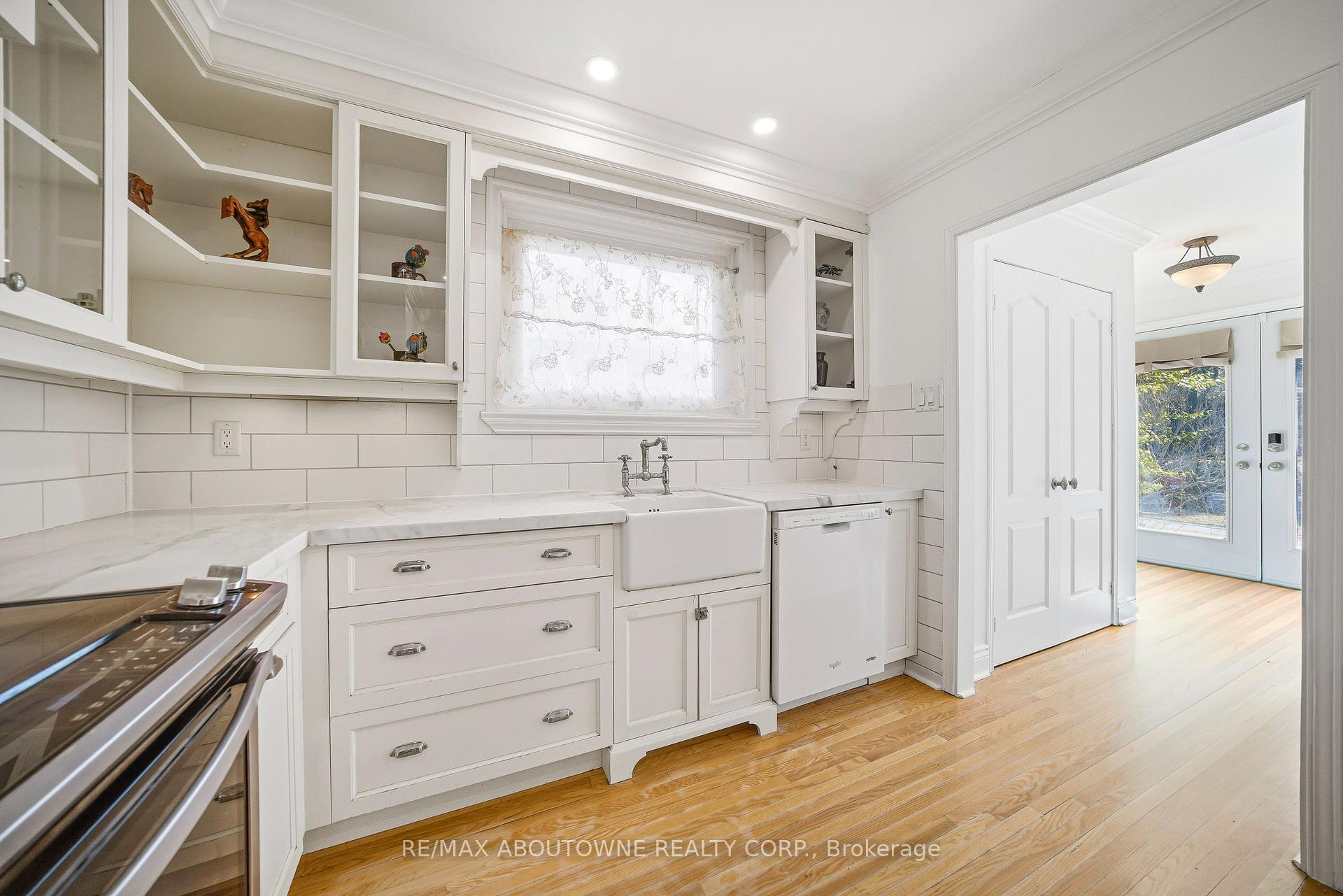 Photo 11 of 481 Anthony Drive, Oakville, Old Oakville — HOMEH