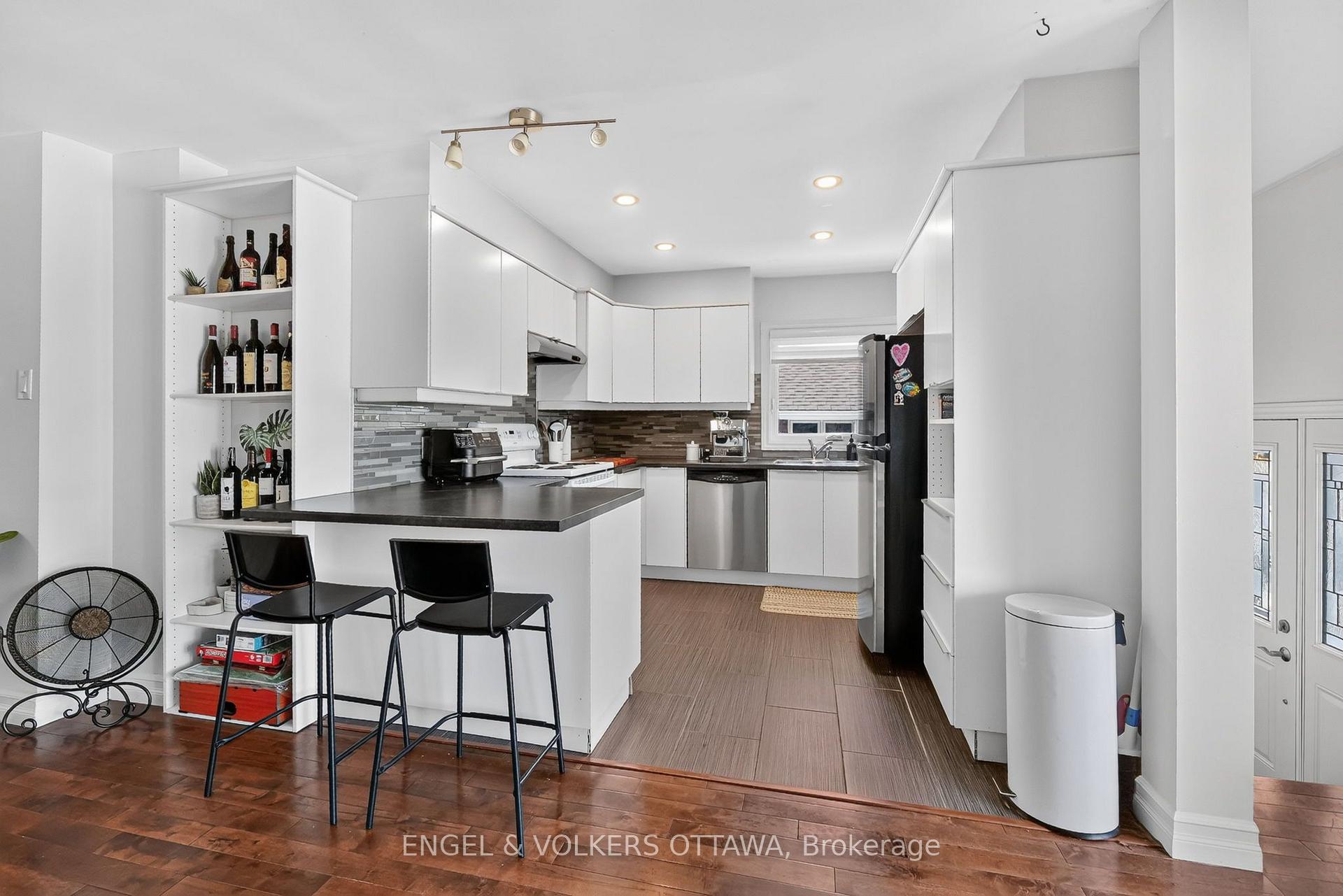 Photo 5 of 392 Fullerton Avenue, Ottawa, Overbrook/Castle Heights — HOMEH