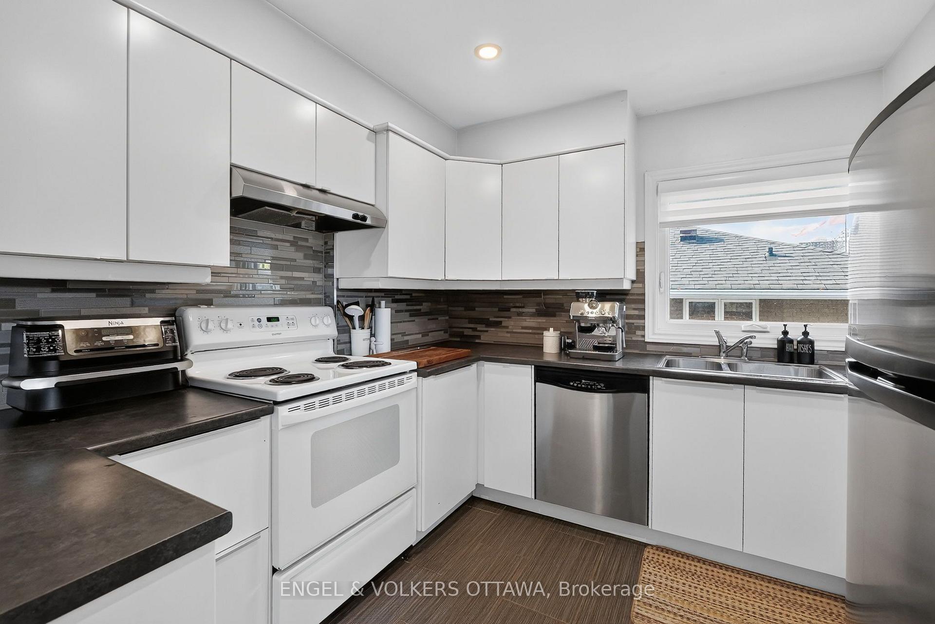 Photo 6 of 392 Fullerton Avenue, Ottawa, Overbrook/Castle Heights — HOMEH