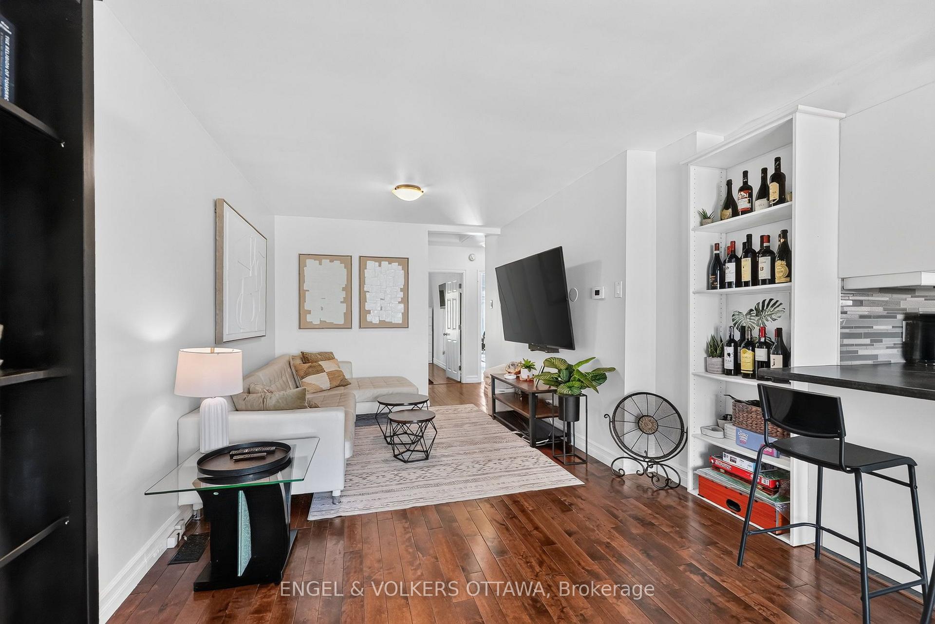 Photo 10 of 392 Fullerton Avenue, Ottawa, Overbrook/Castle Heights — HOMEH